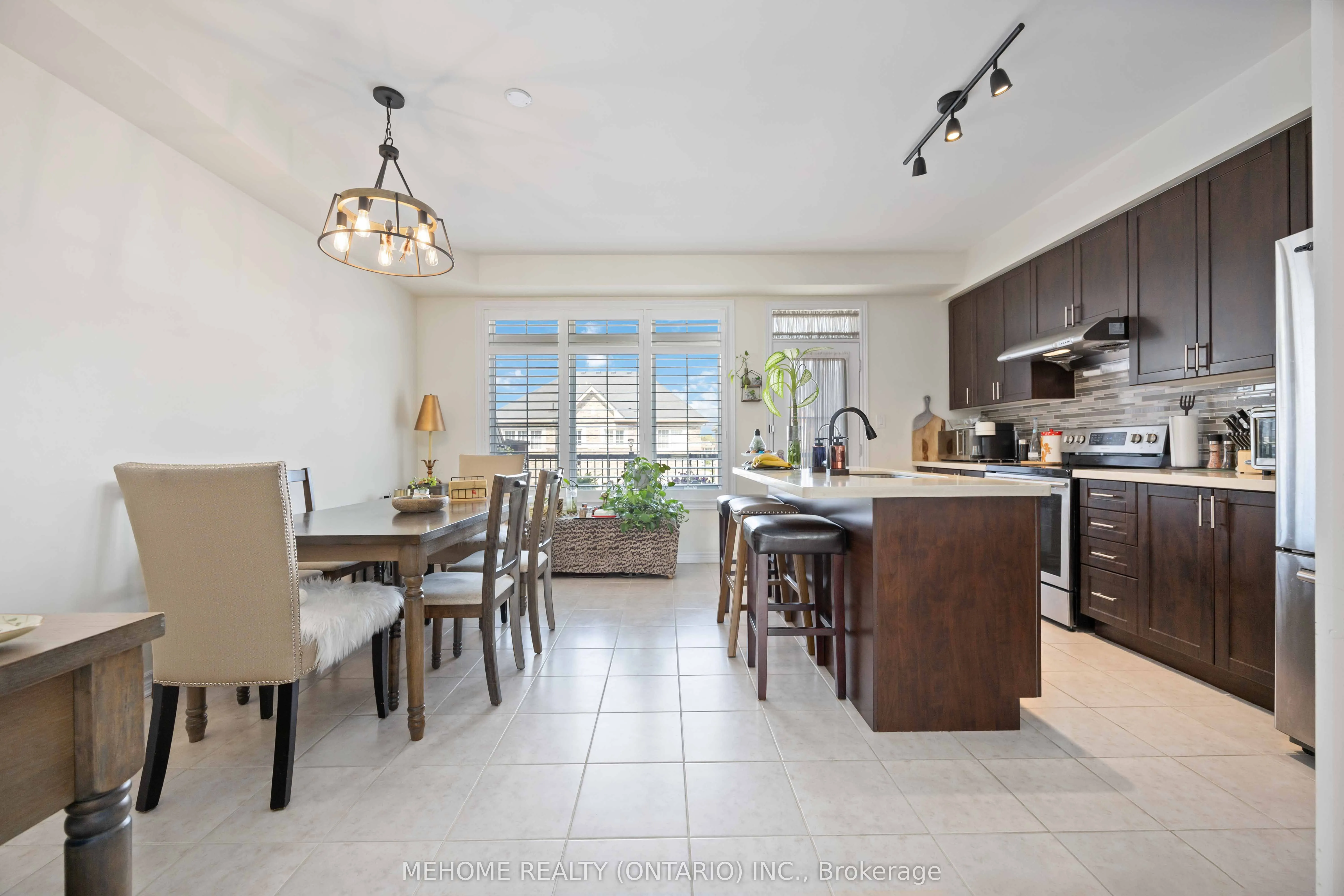 251 Dundas Way