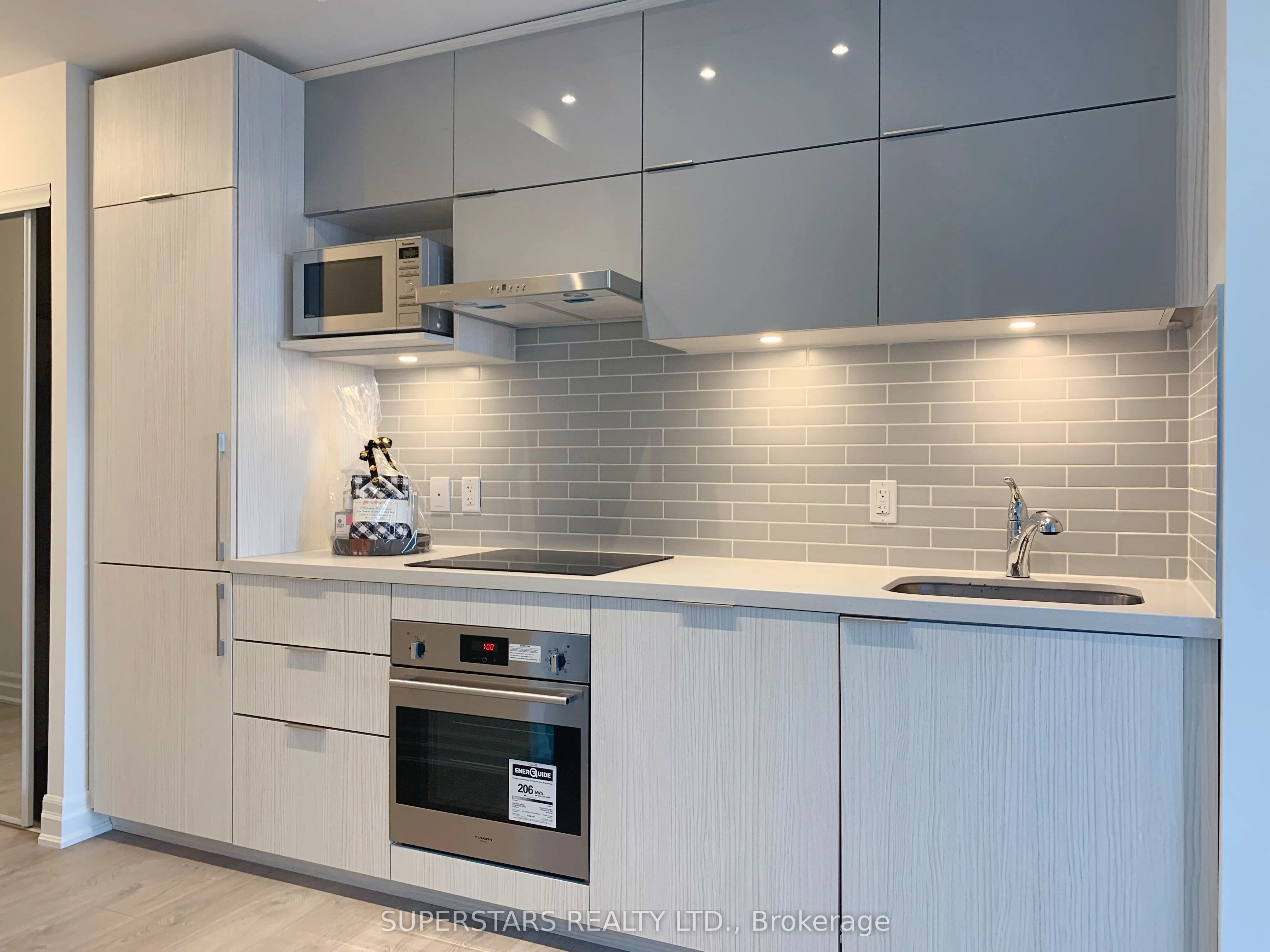 8 Rouge Valley Drive W, #1115B
