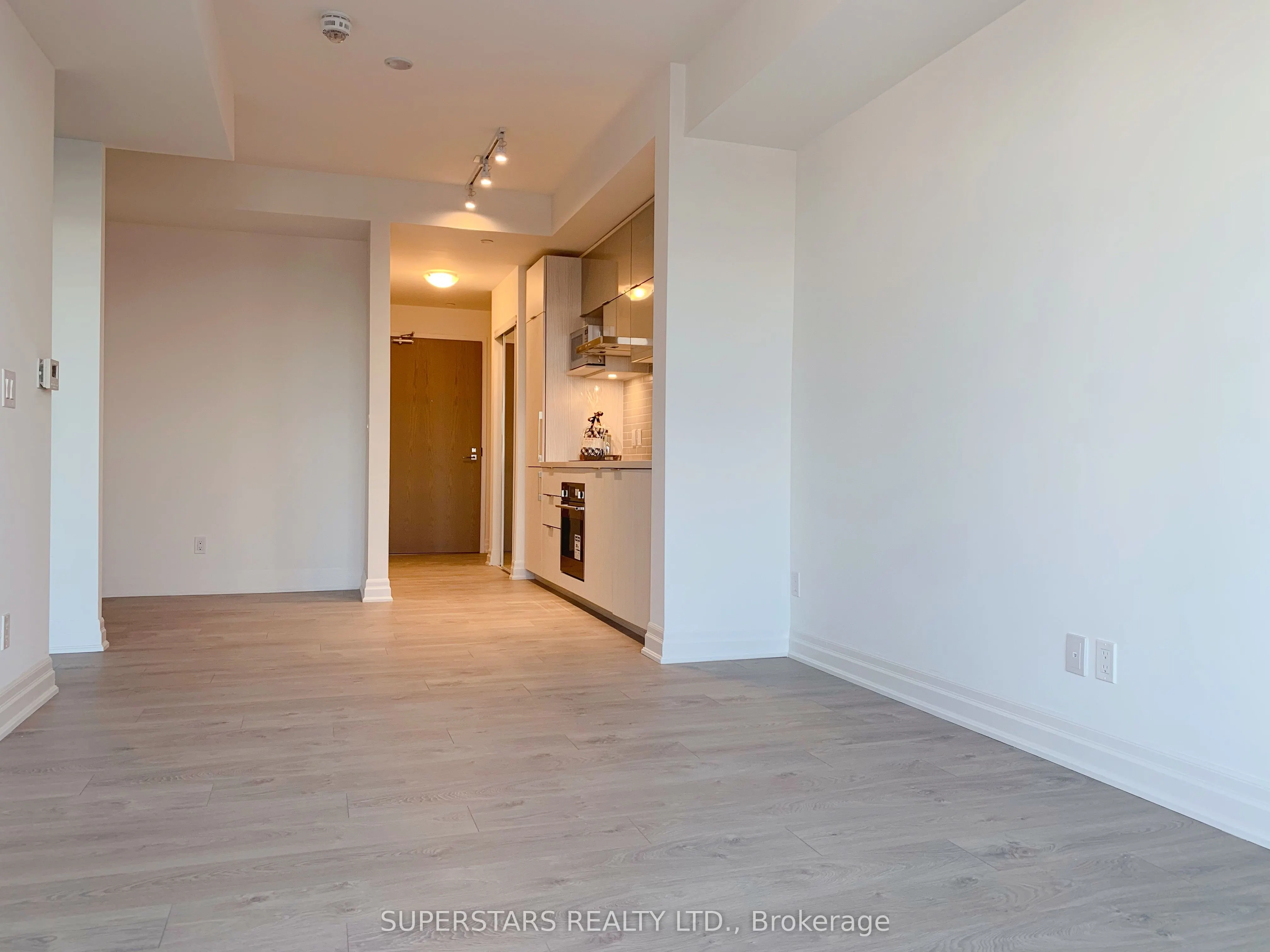 8 Rouge Valley Drive W, #1115B