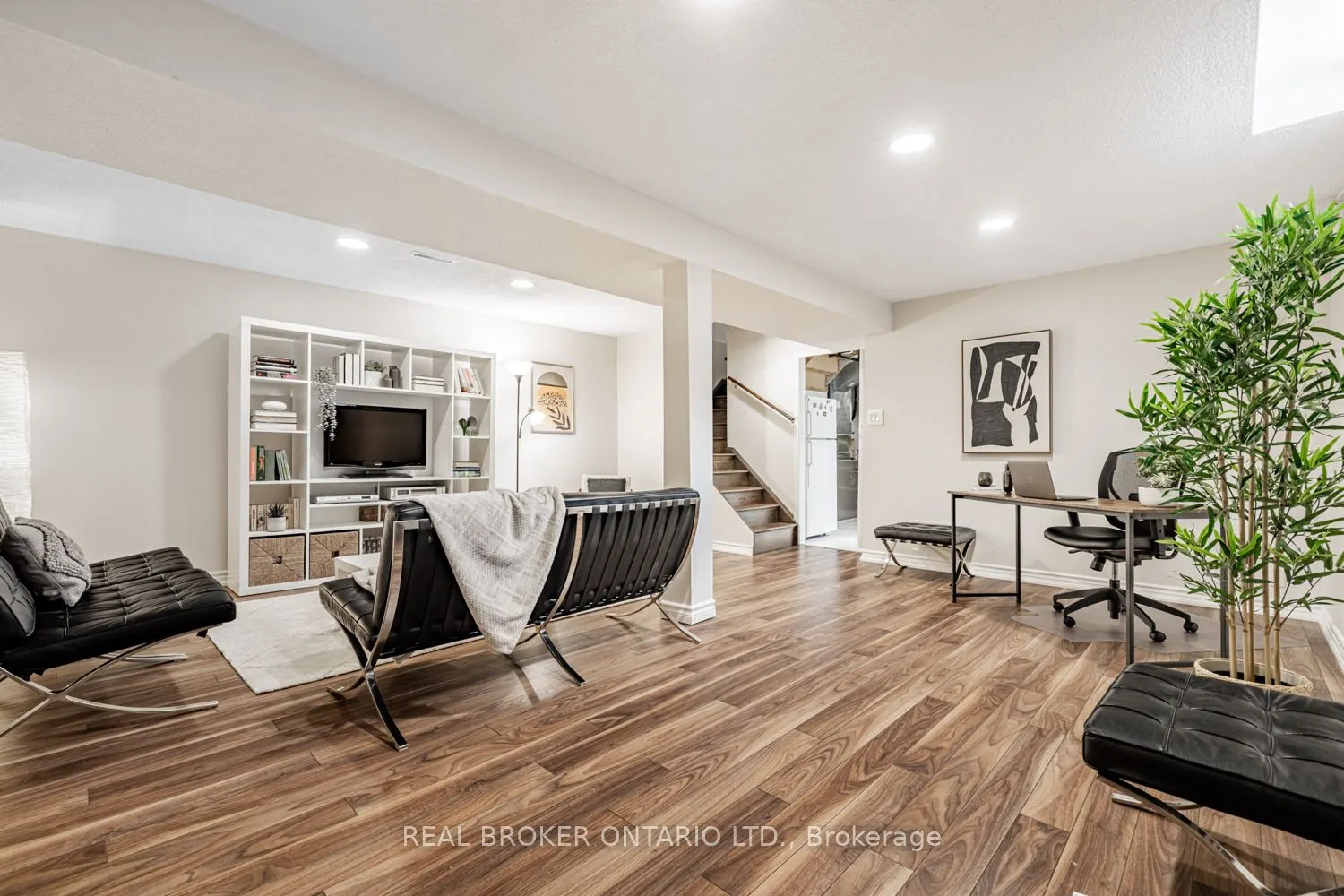 57 Glenmanor Way