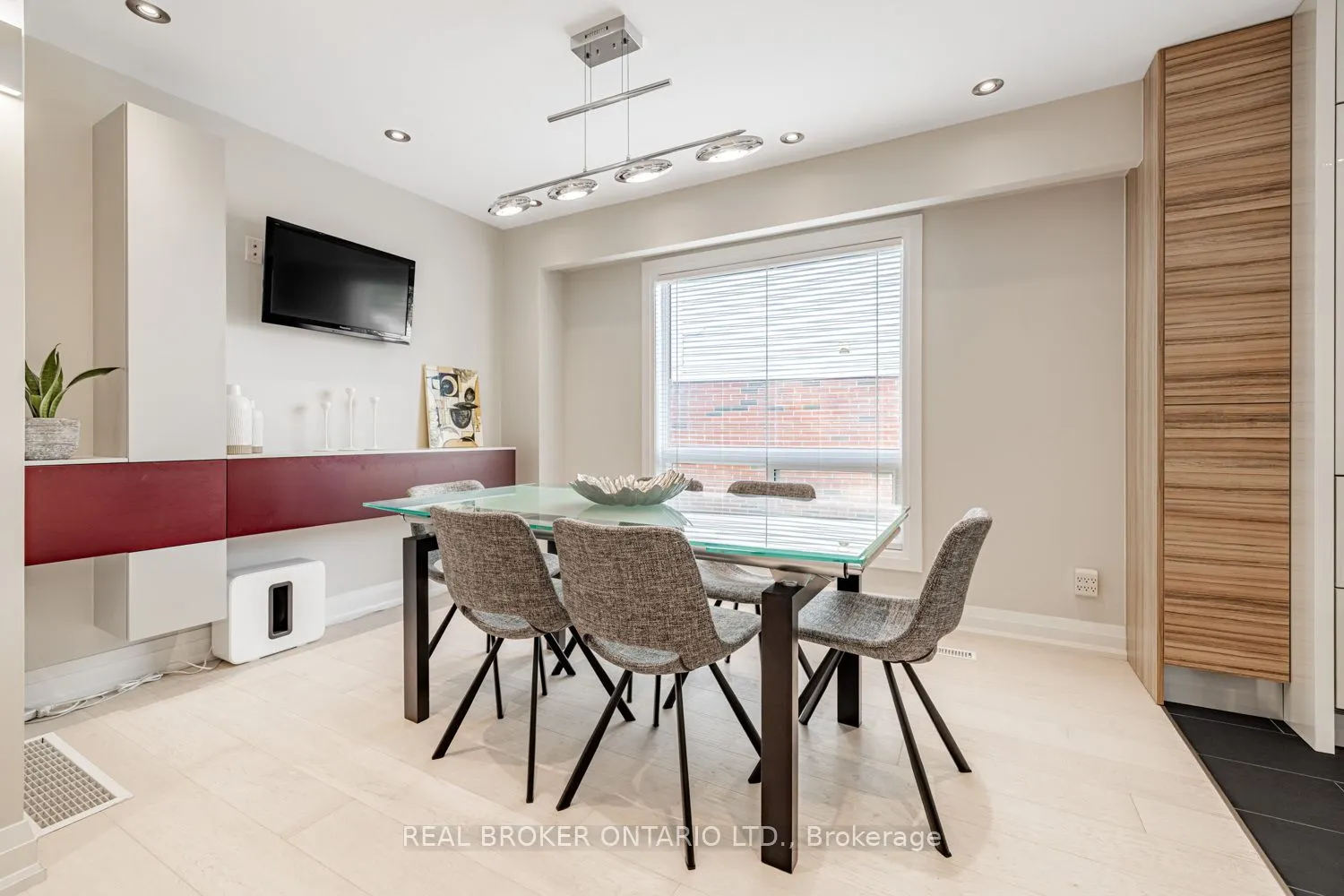 57 Glenmanor Way