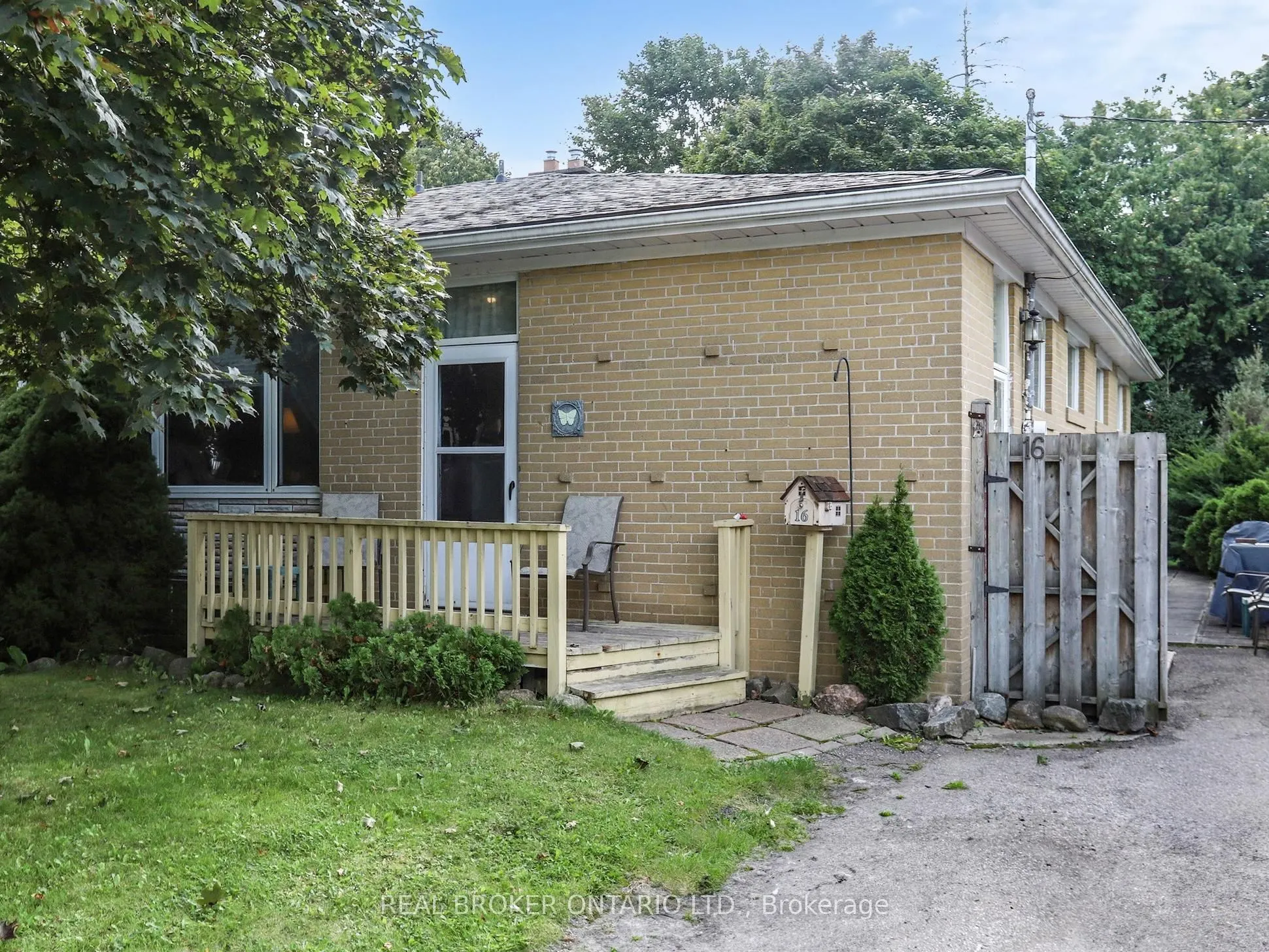 16 Bailey Crescent