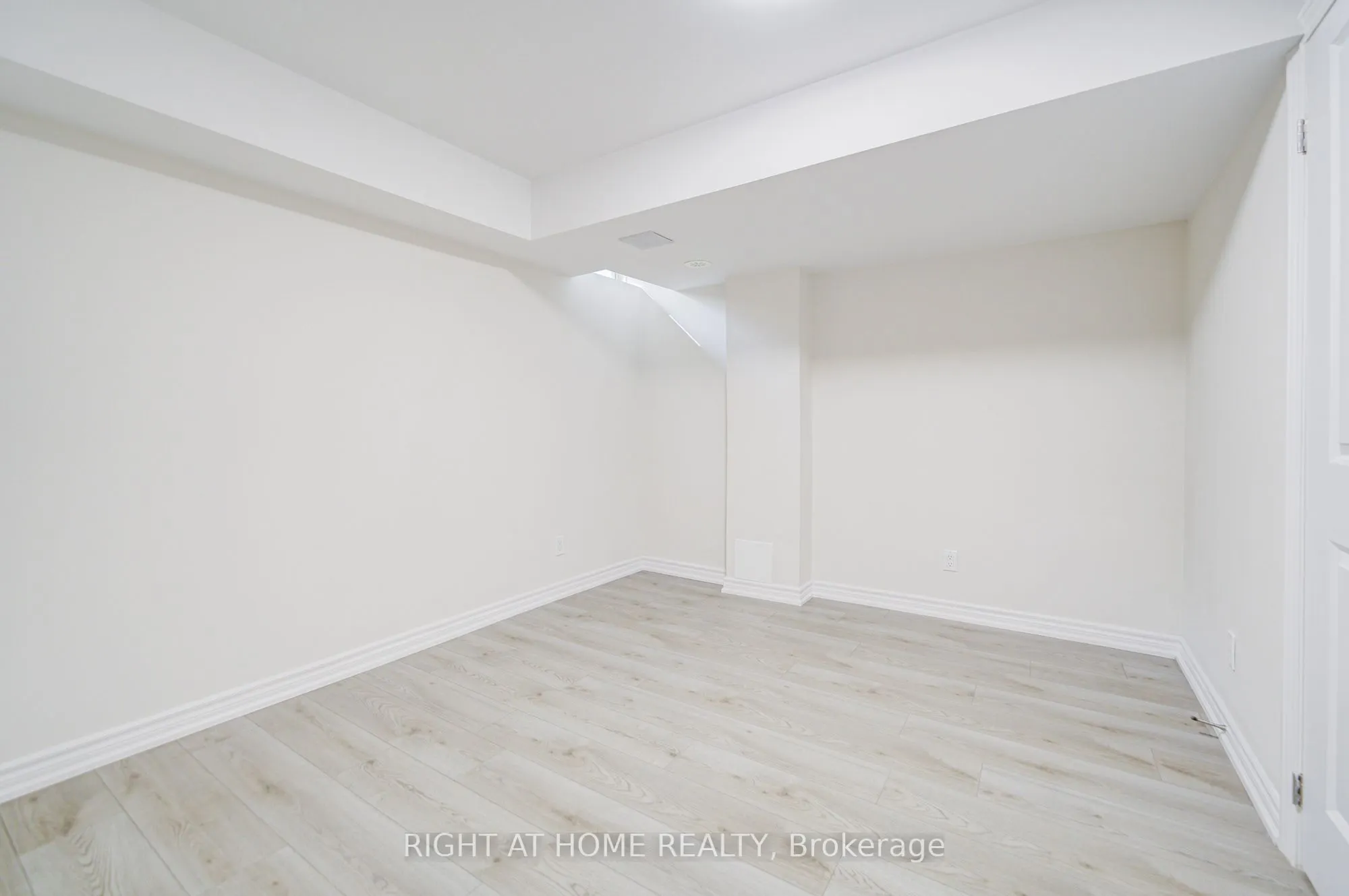 33 John Stocks Way, #Lower