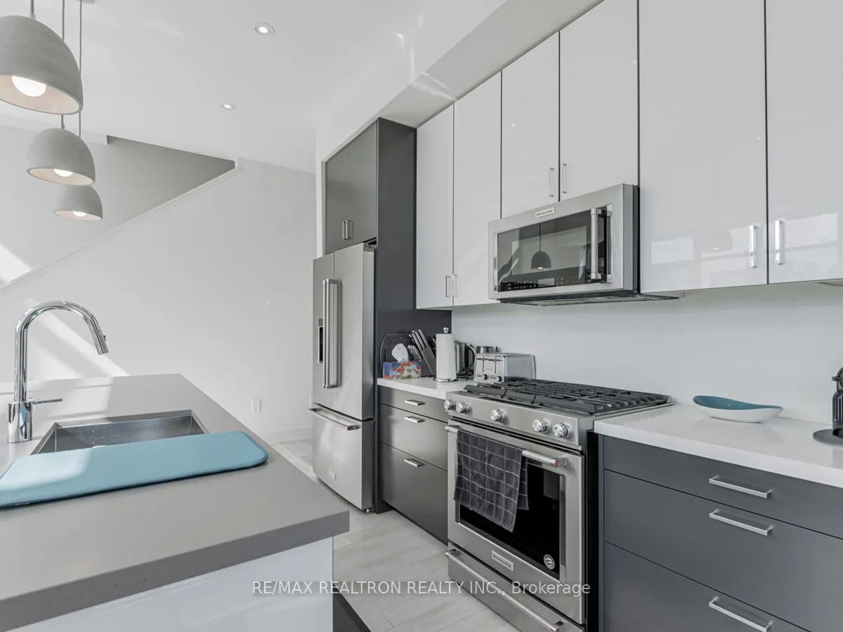 3700 Mangusta Court