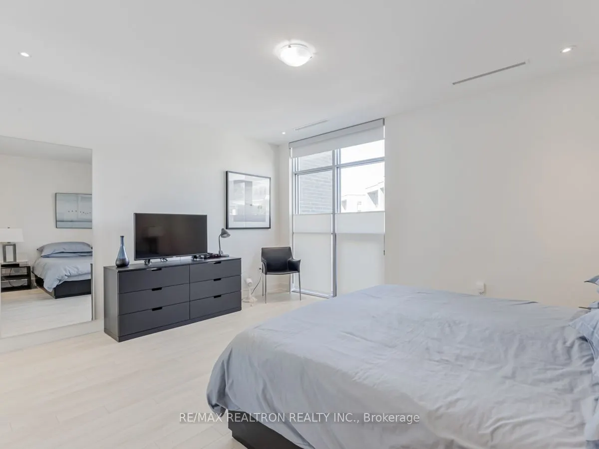 3700 Mangusta Court