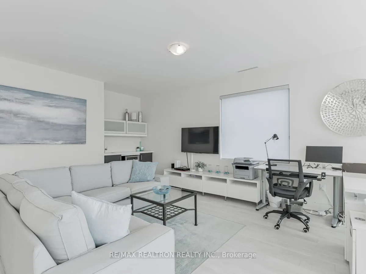 3700 Mangusta Court