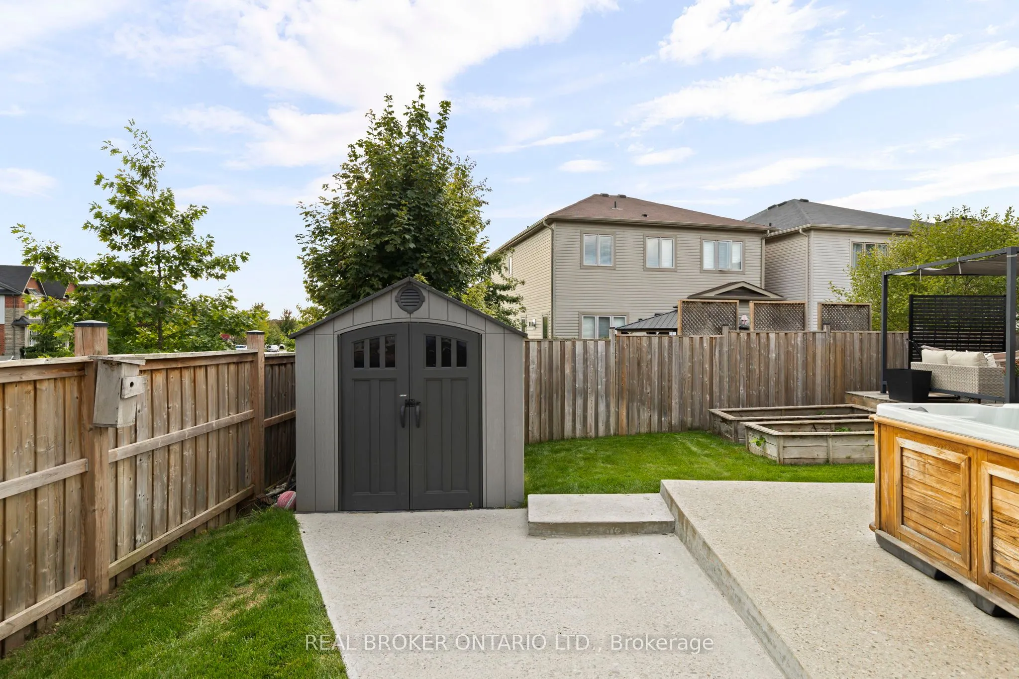 32 Mandley Street