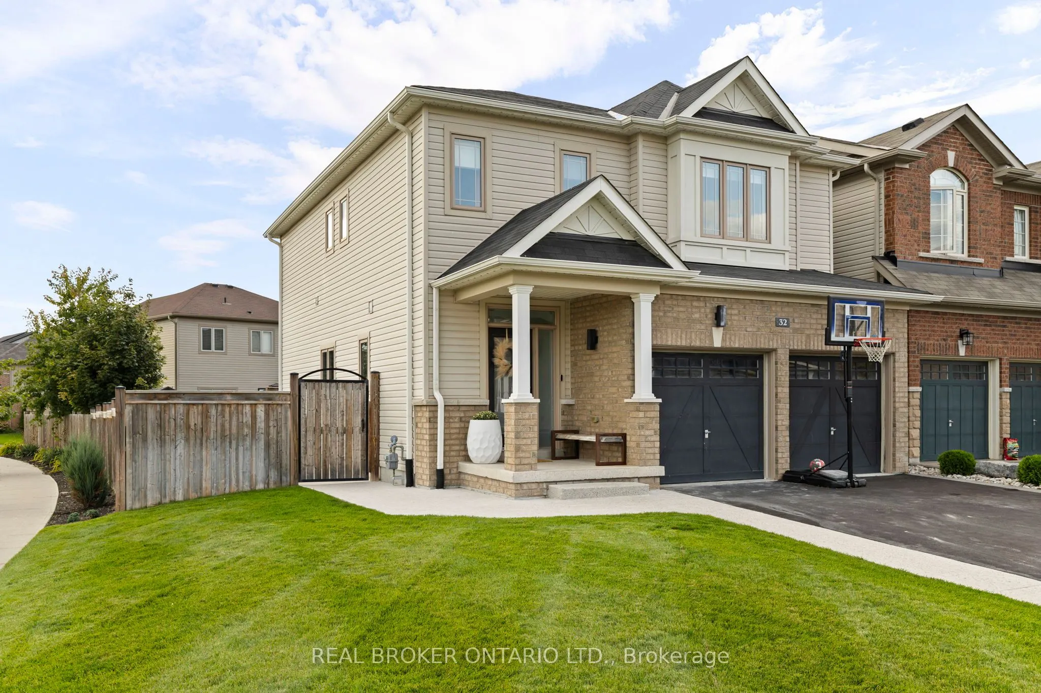 32 Mandley Street