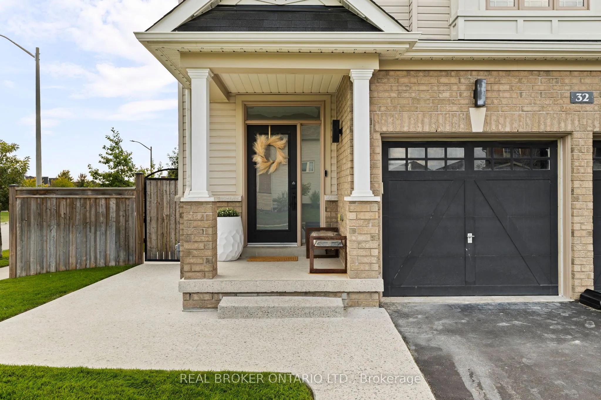 32 Mandley Street