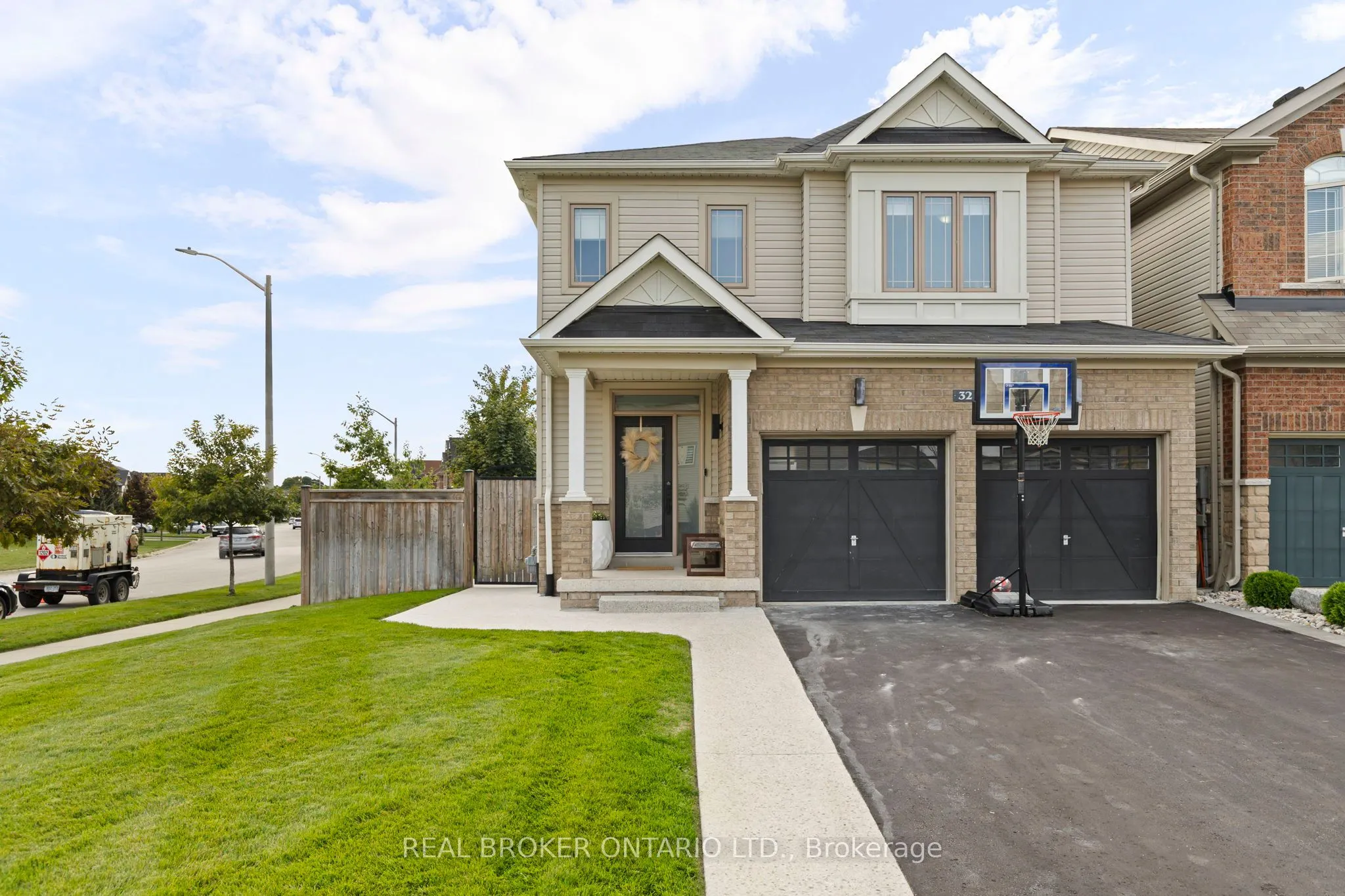 32 Mandley Street