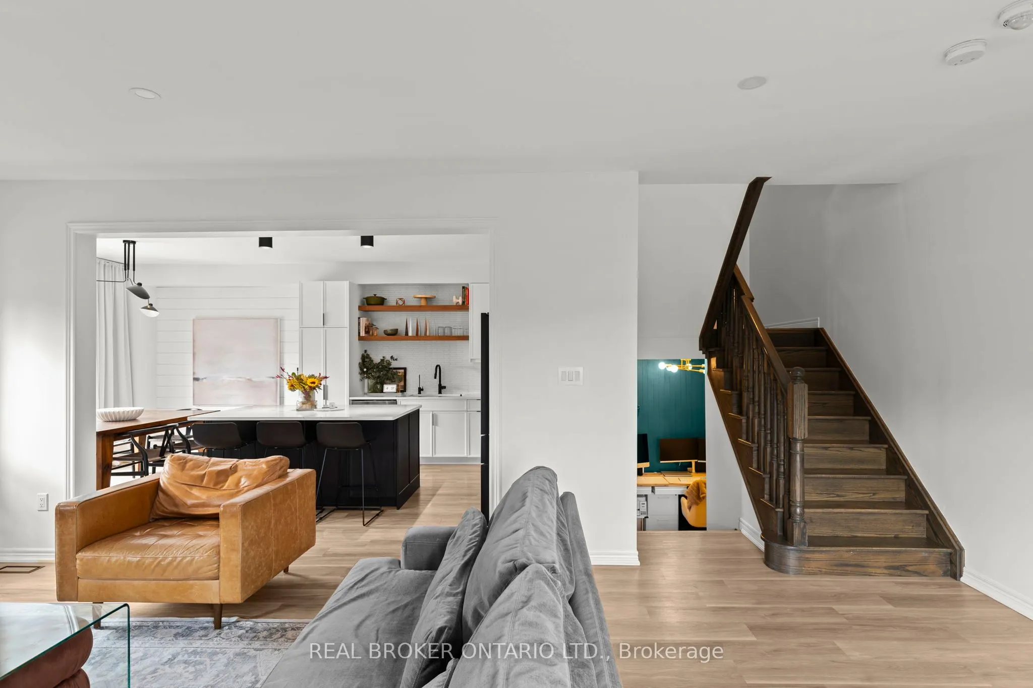 32 Mandley Street