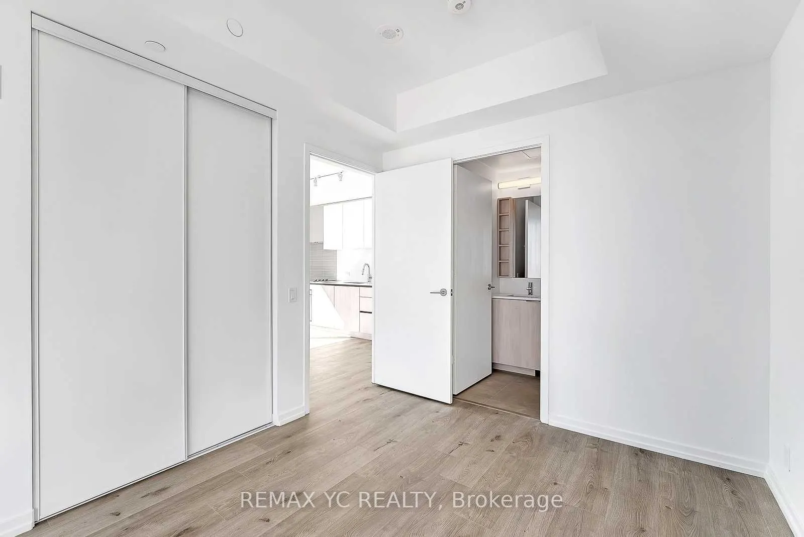 1000 Portage Parkway, #2710