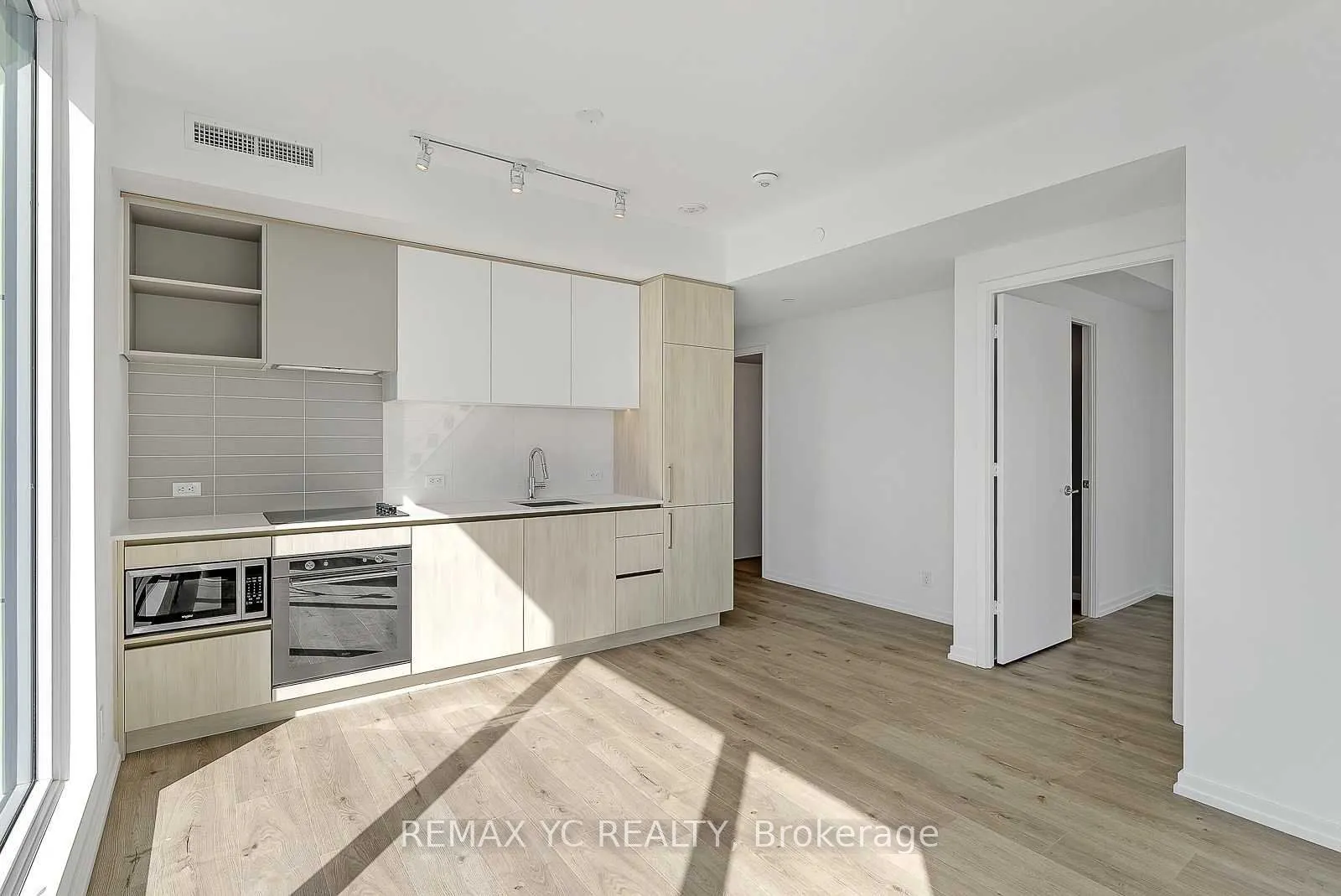 1000 Portage Parkway, #2710