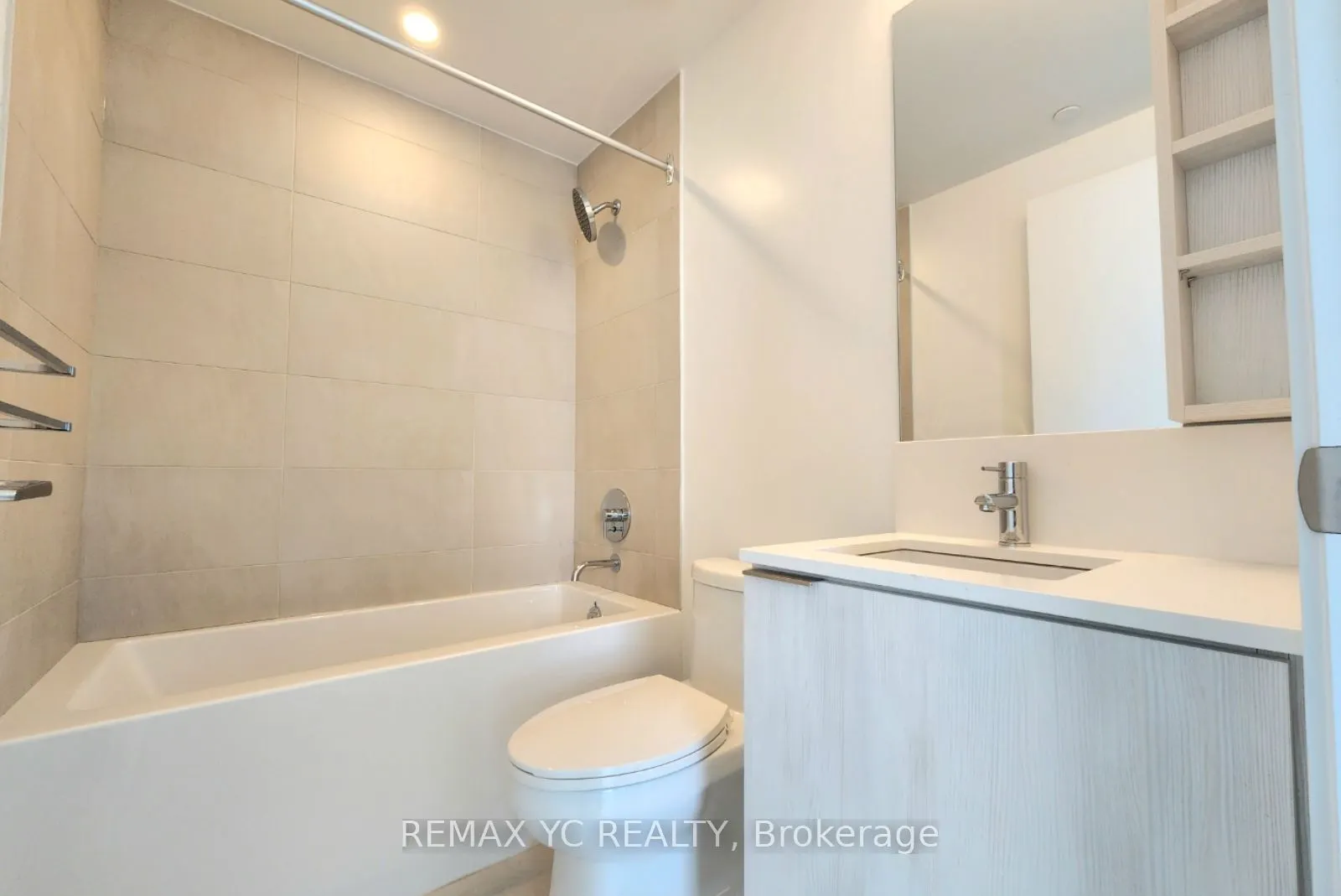 1000 Portage Parkway, #2710