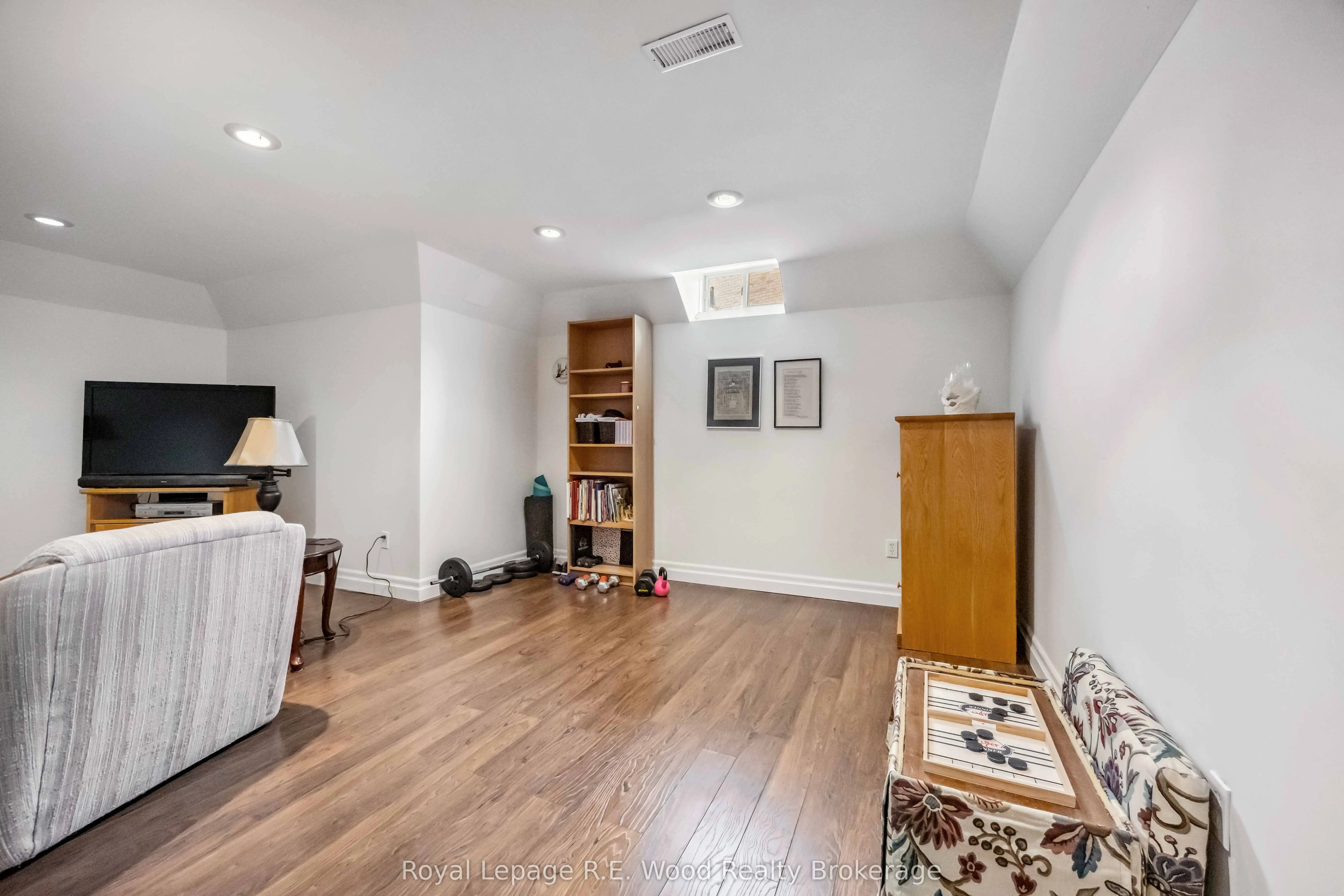 3 Lorwood Court
