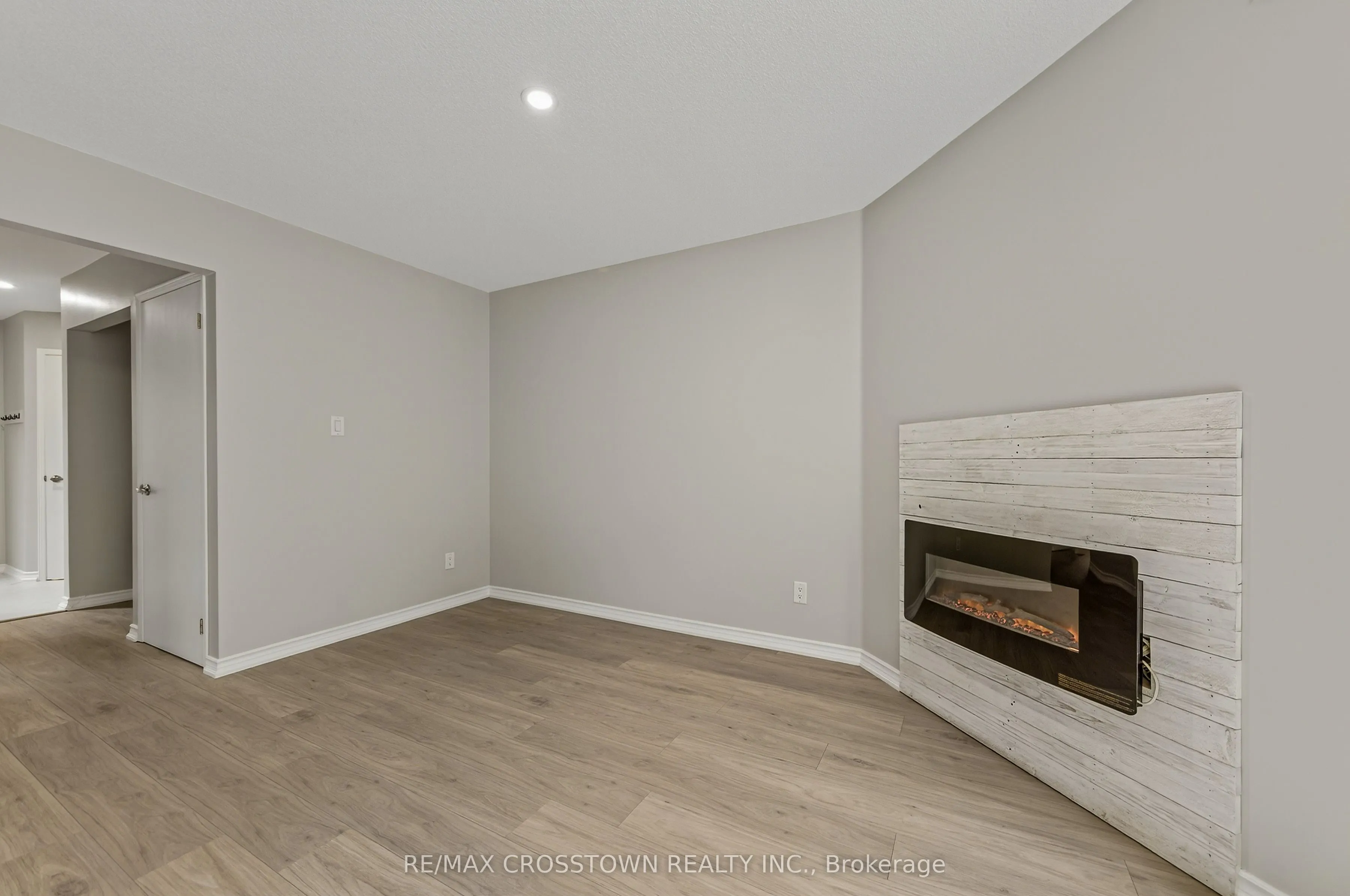 1271 Huron Court