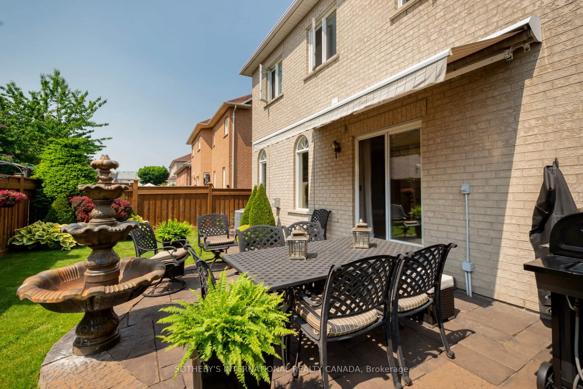 16 Saint Clare Boulevard