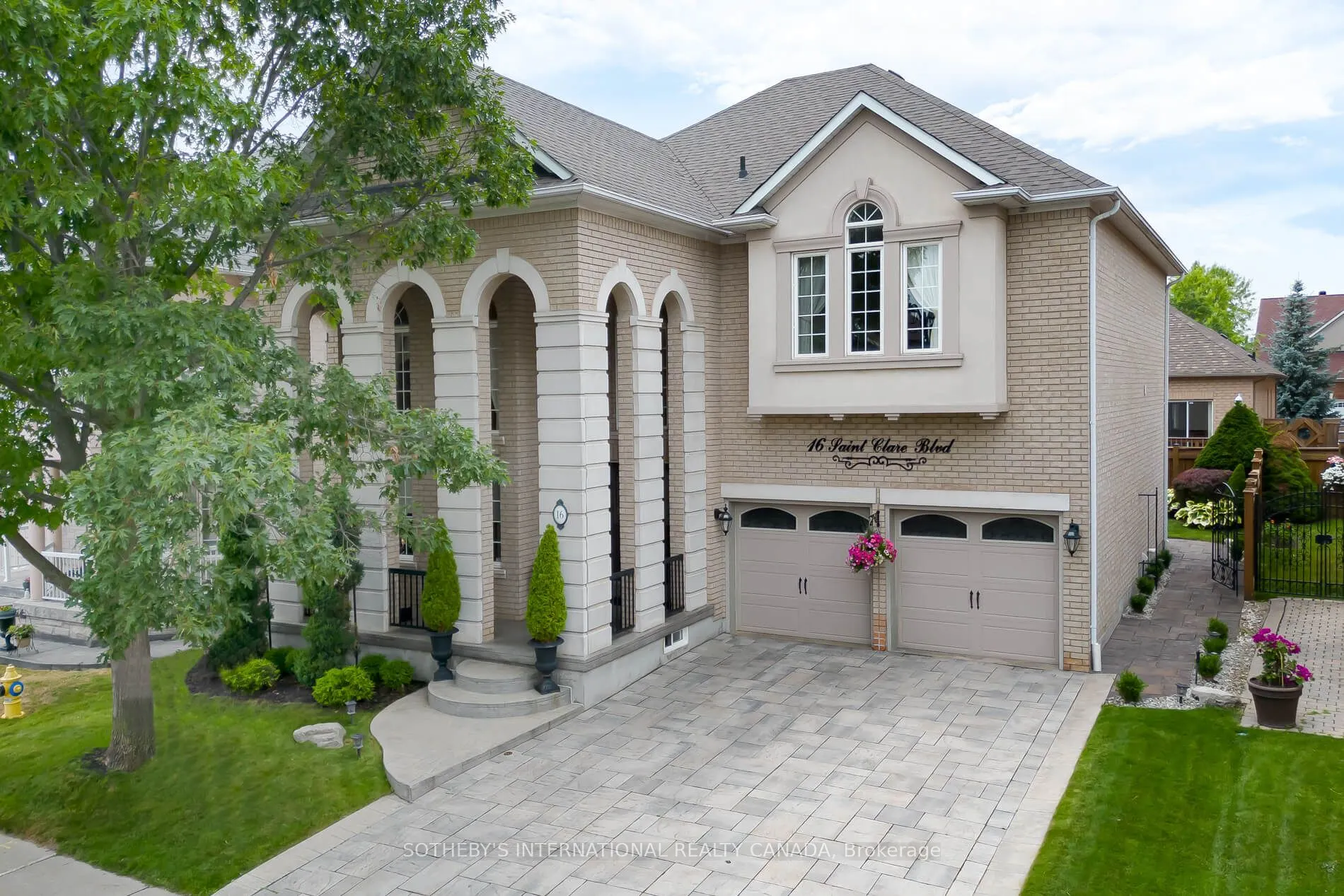 16 Saint Clare Boulevard
