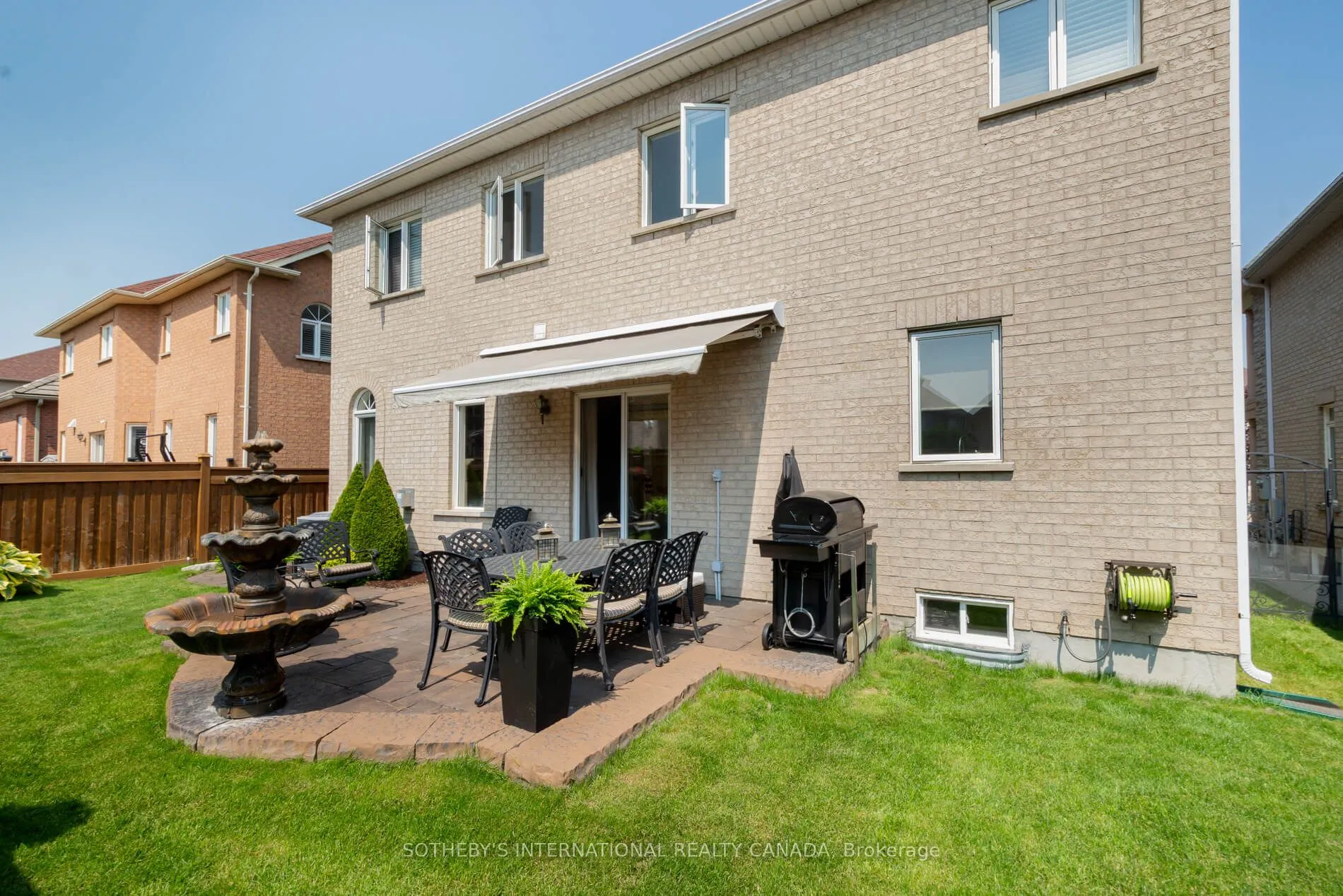 16 Saint Clare Boulevard