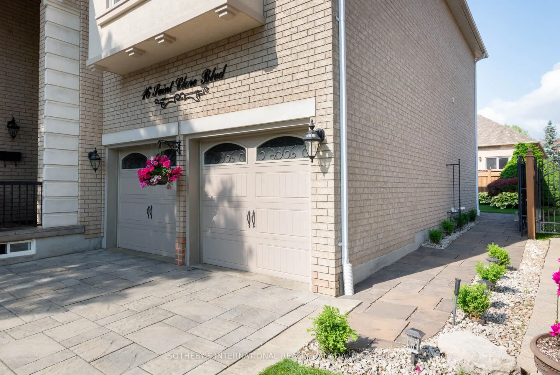 16 Saint Clare Boulevard