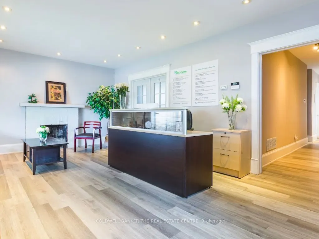 2174 Major Mackenzie Drive W, #3rd Fl