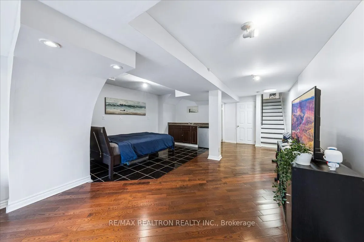 63 Carousel Crescent