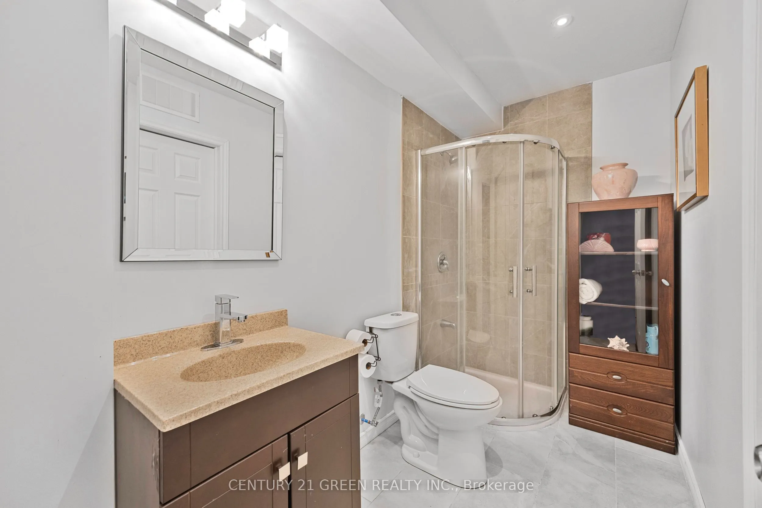 238 King Street S