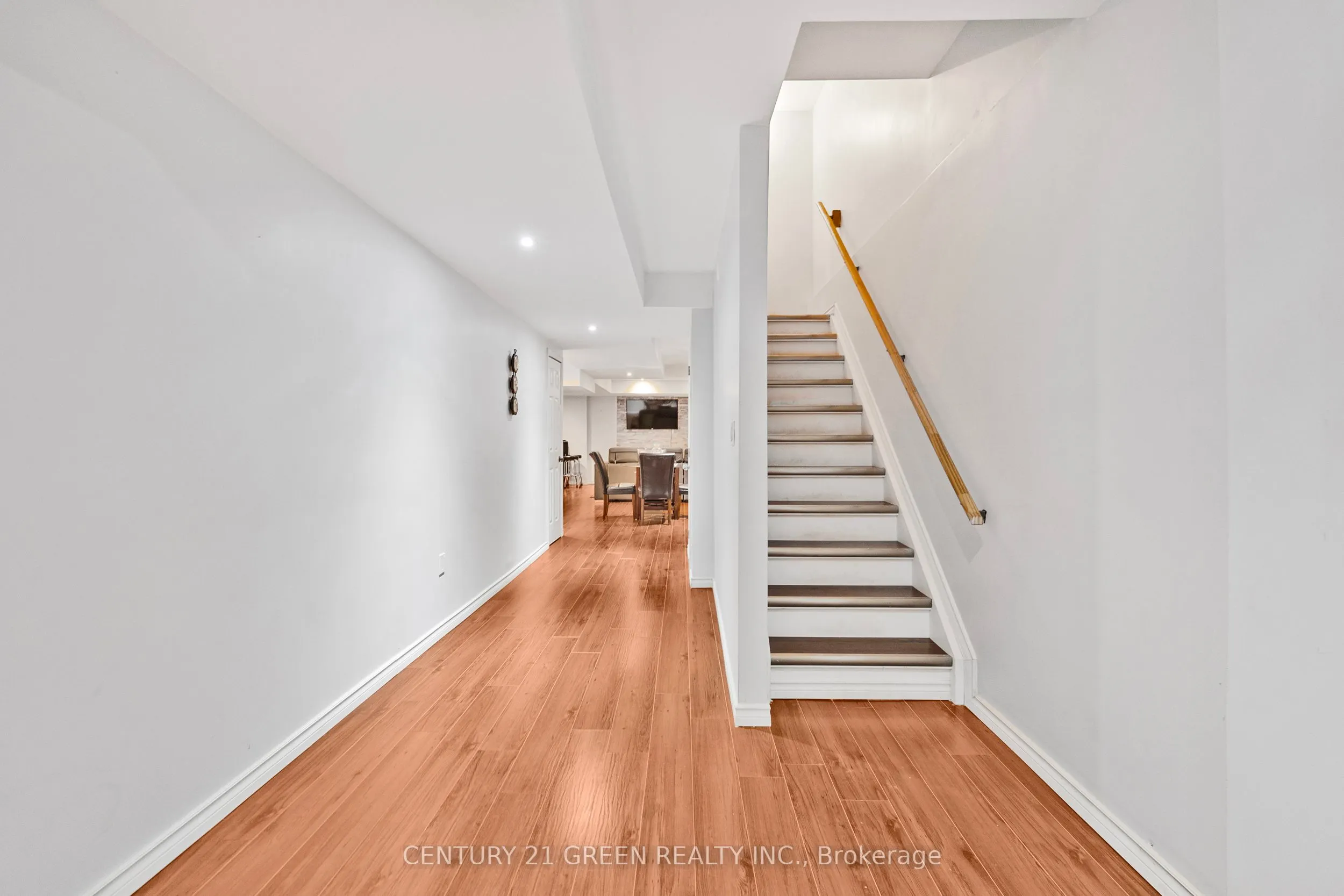 238 King Street S