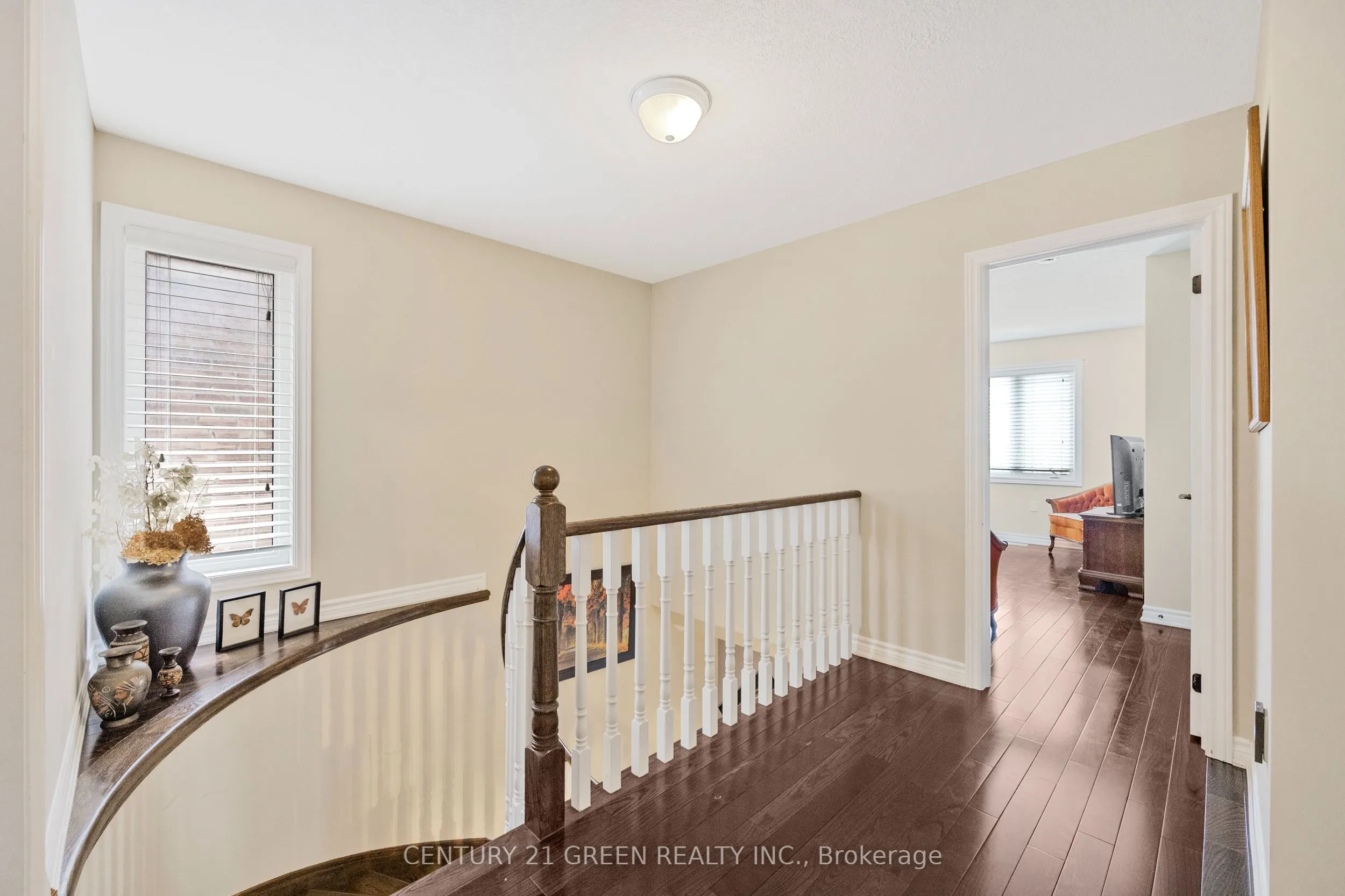 238 King Street S