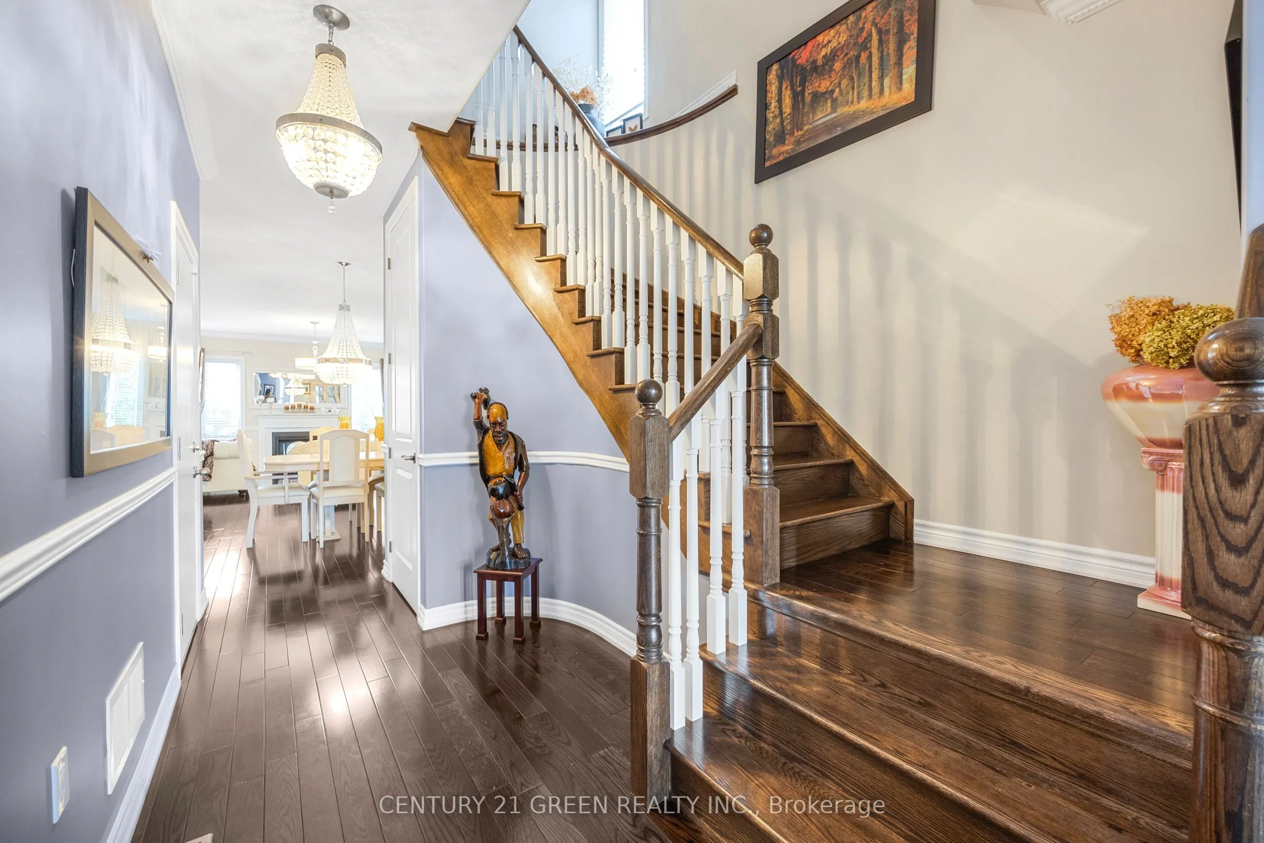 238 King Street S