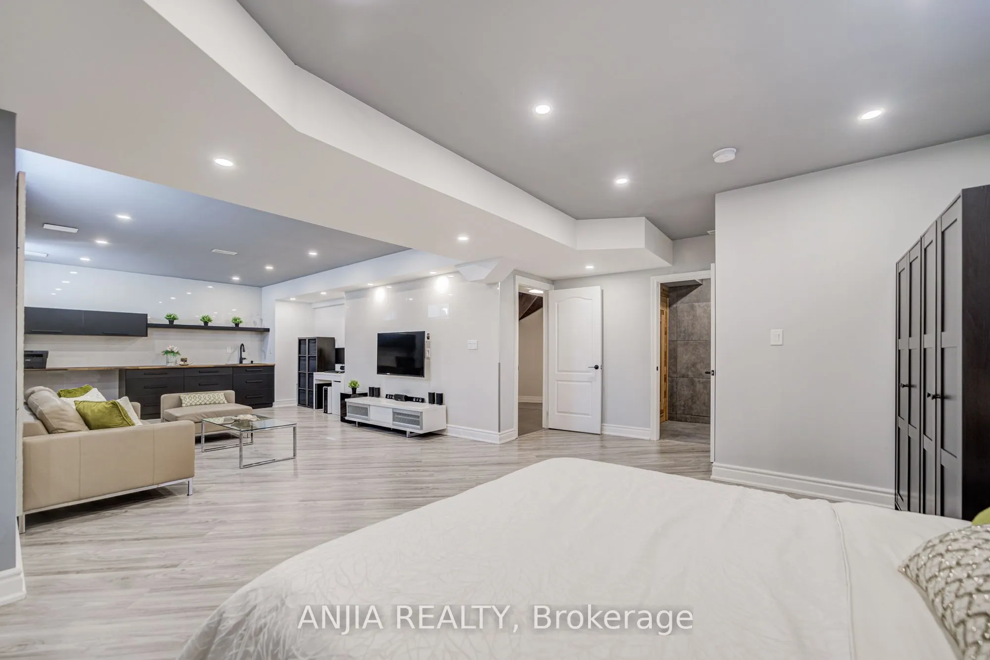 27 Mike Boshevski Court