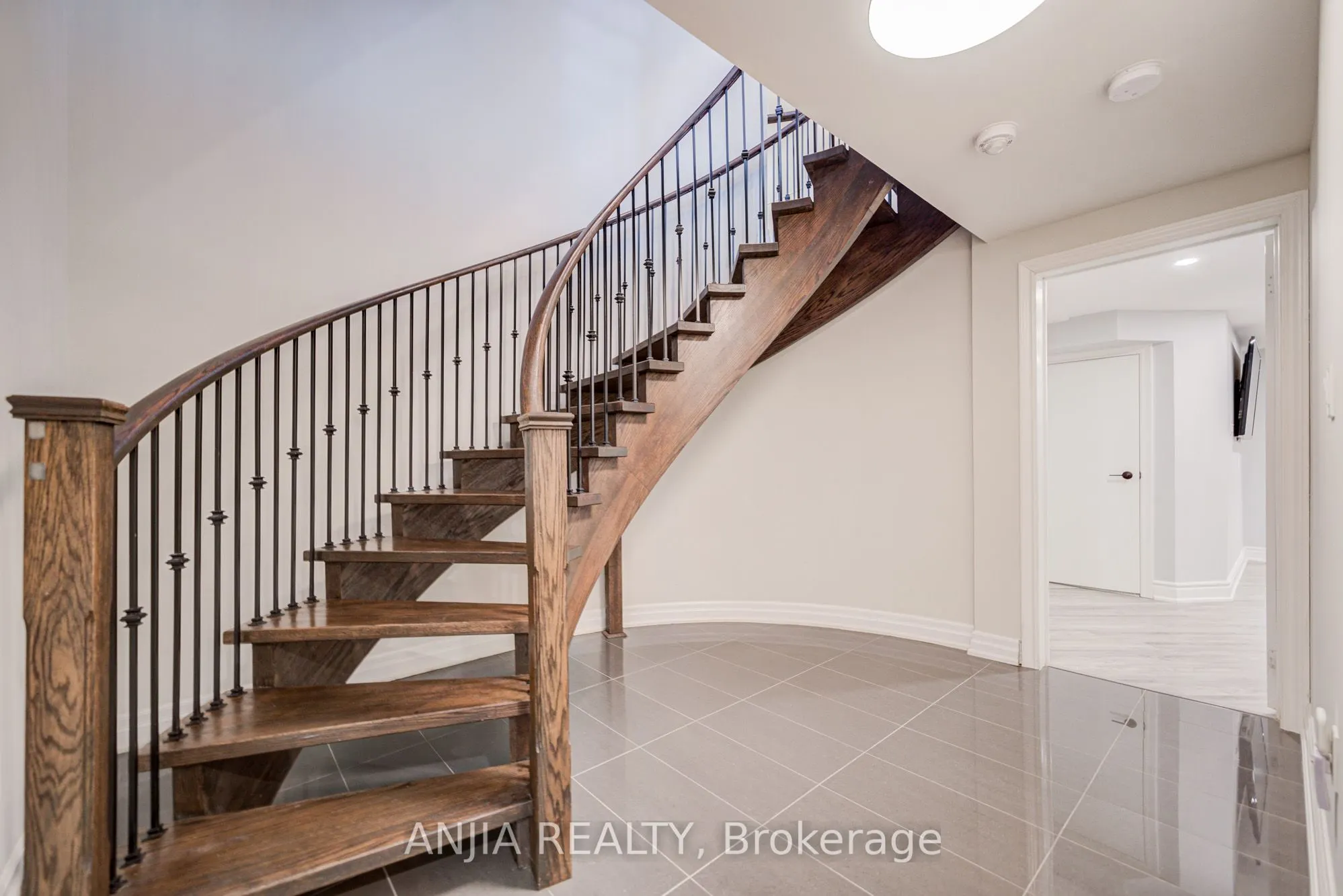 27 Mike Boshevski Court