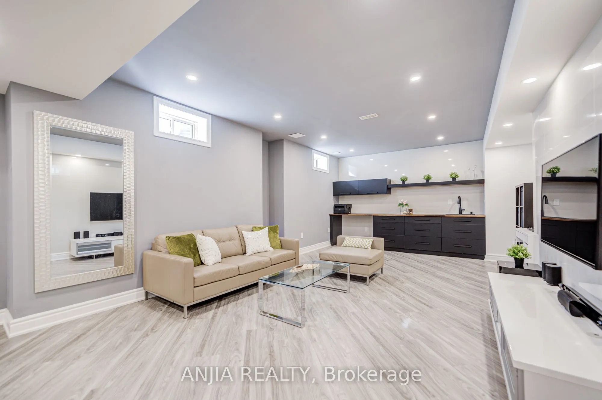 27 Mike Boshevski Court