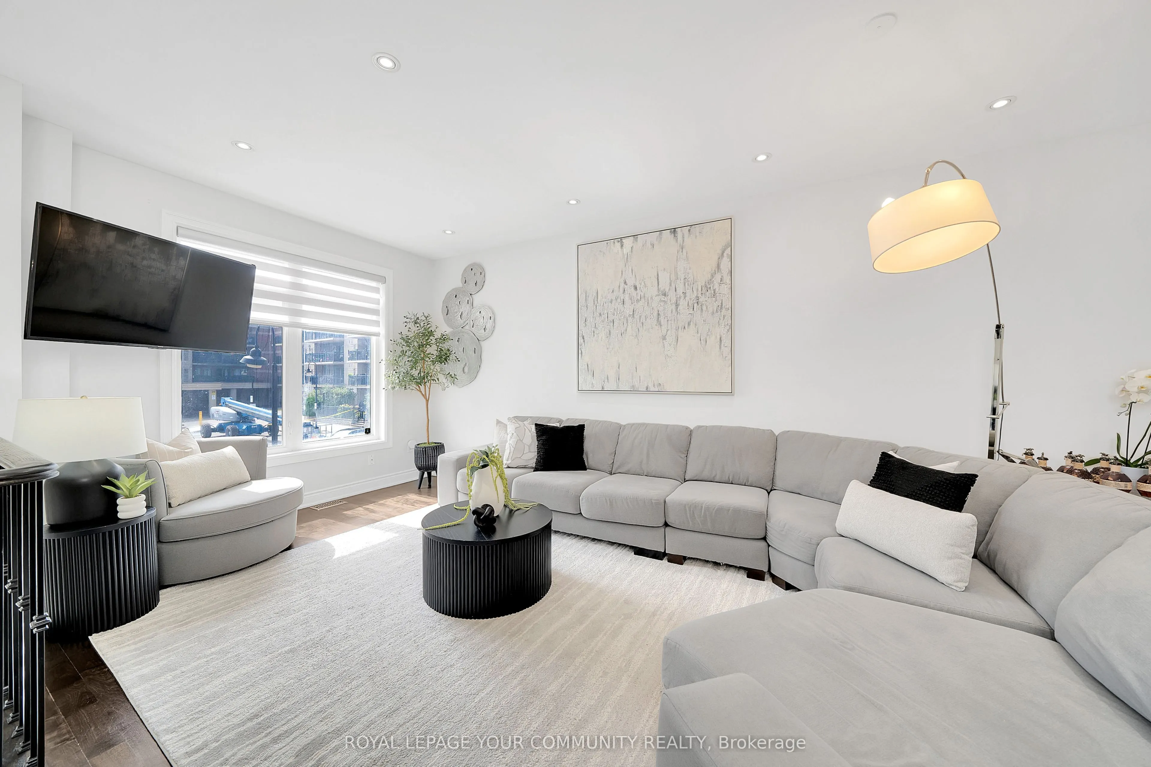 8032 Kipling Avenue, #5