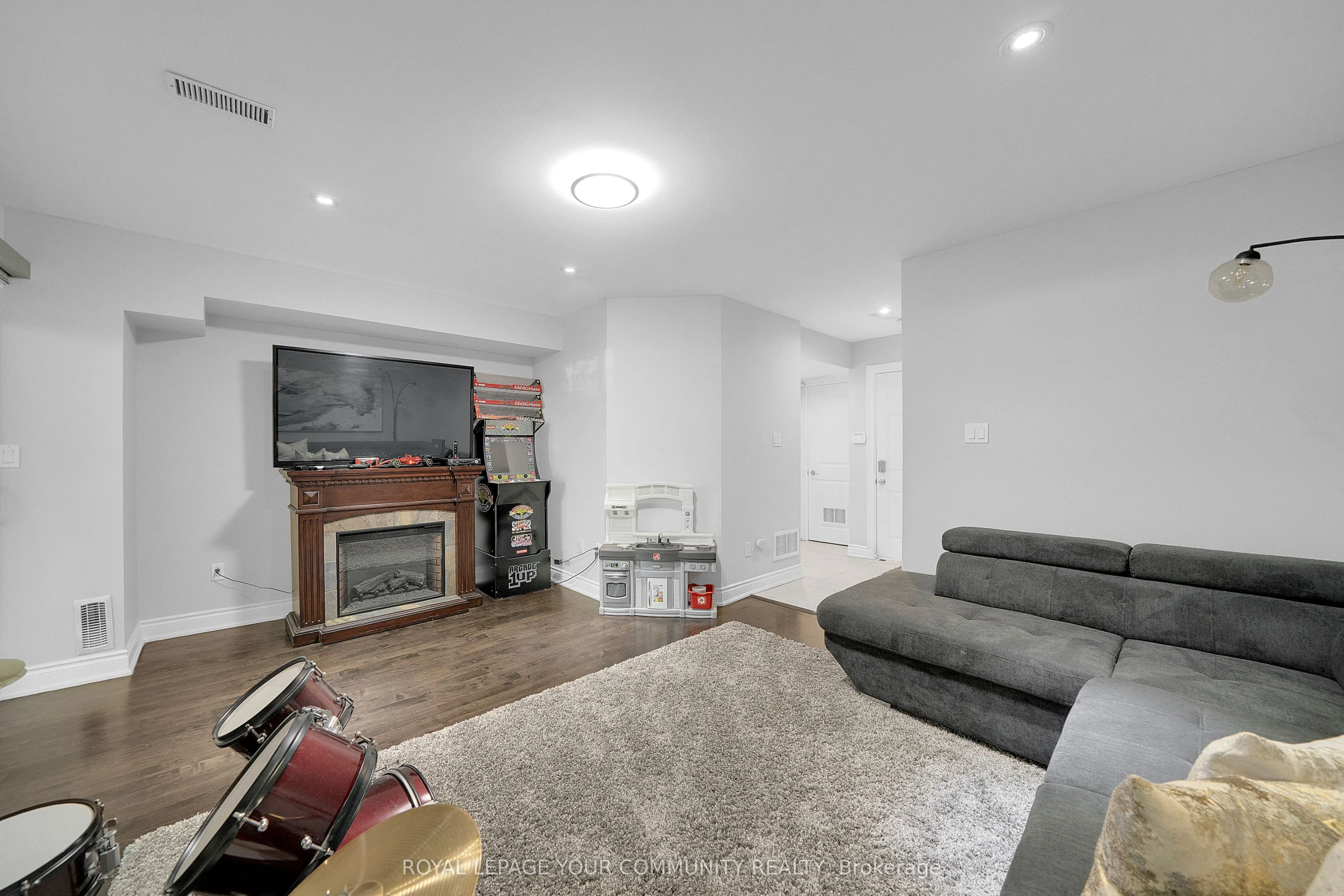 8032 Kipling Avenue, #5