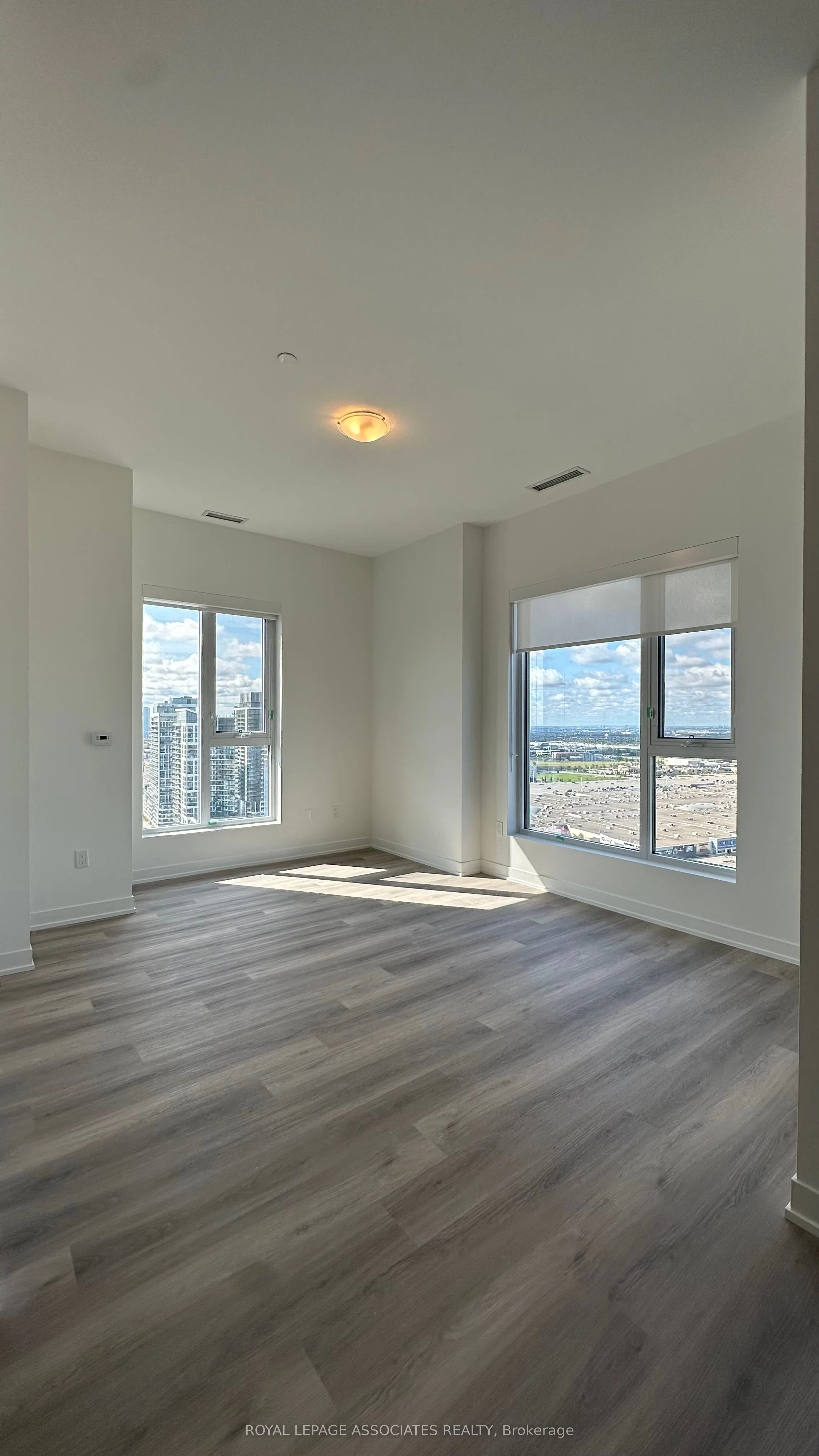 10 Abeja Street, #2709