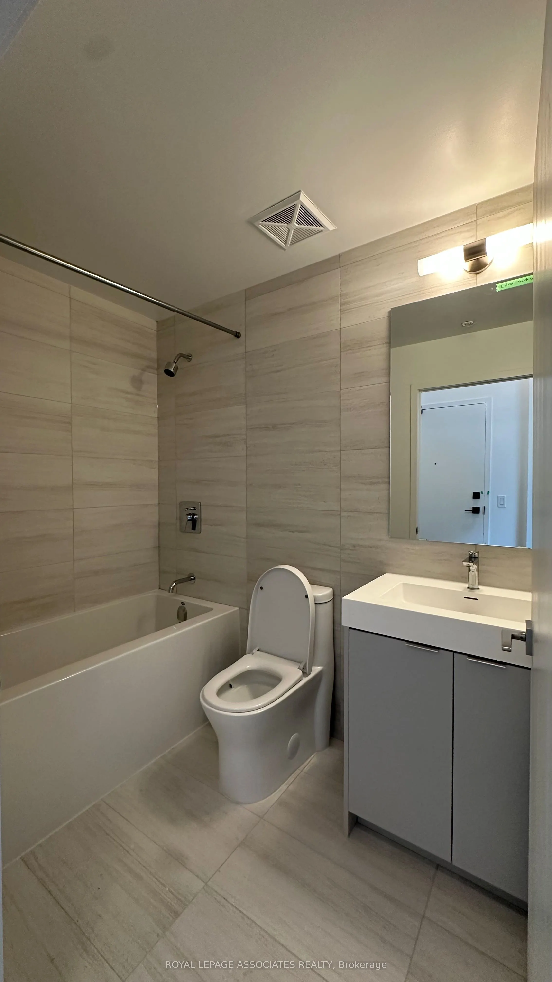 10 Abeja Street, #2709