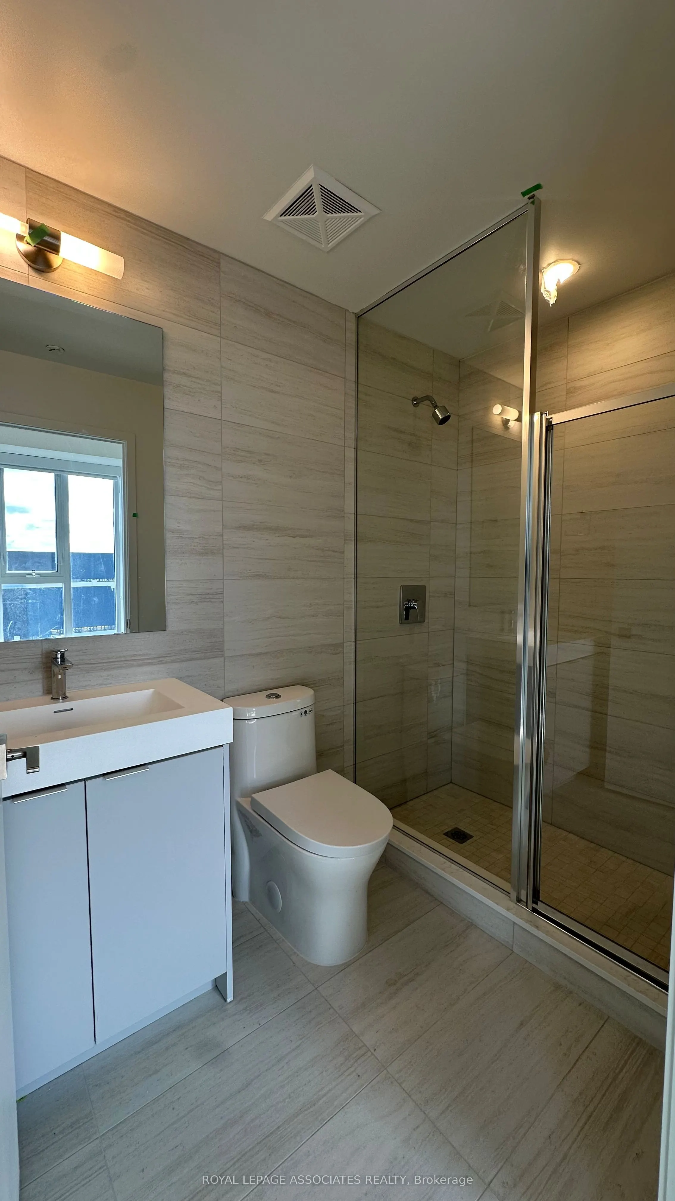 10 Abeja Street, #2709