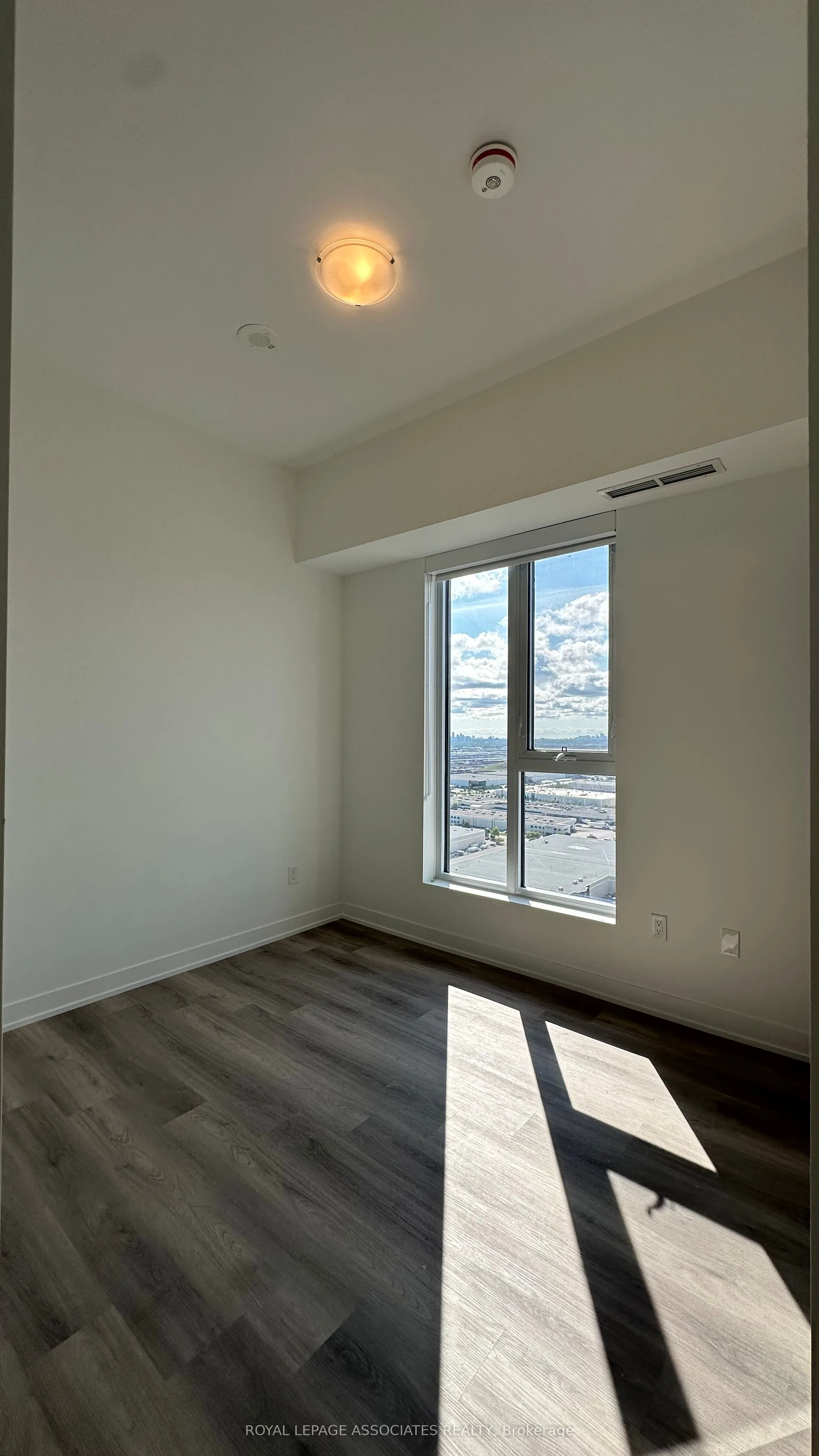 10 Abeja Street, #2709