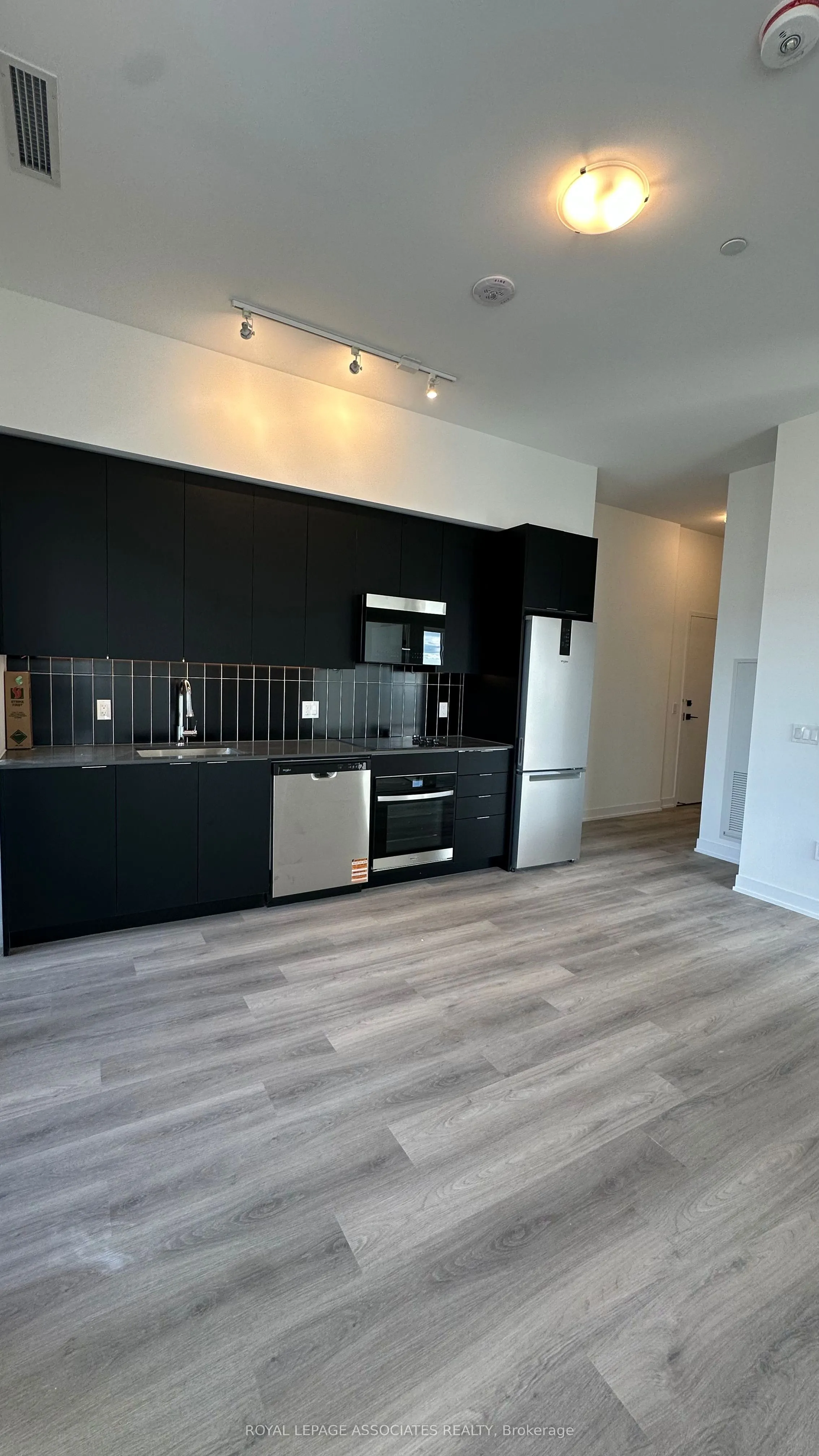 10 Abeja Street, #2709