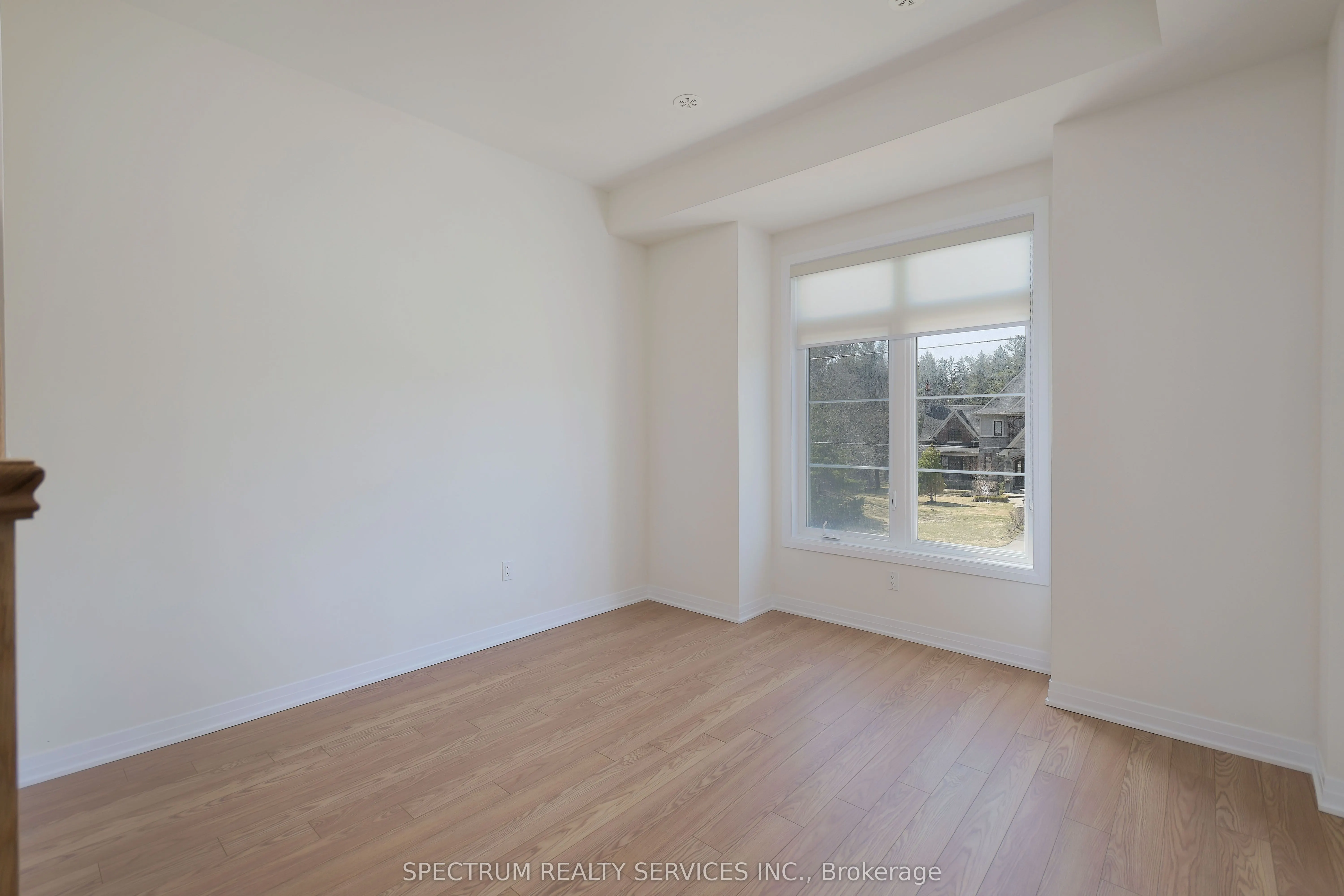 176 De La Roche Drive