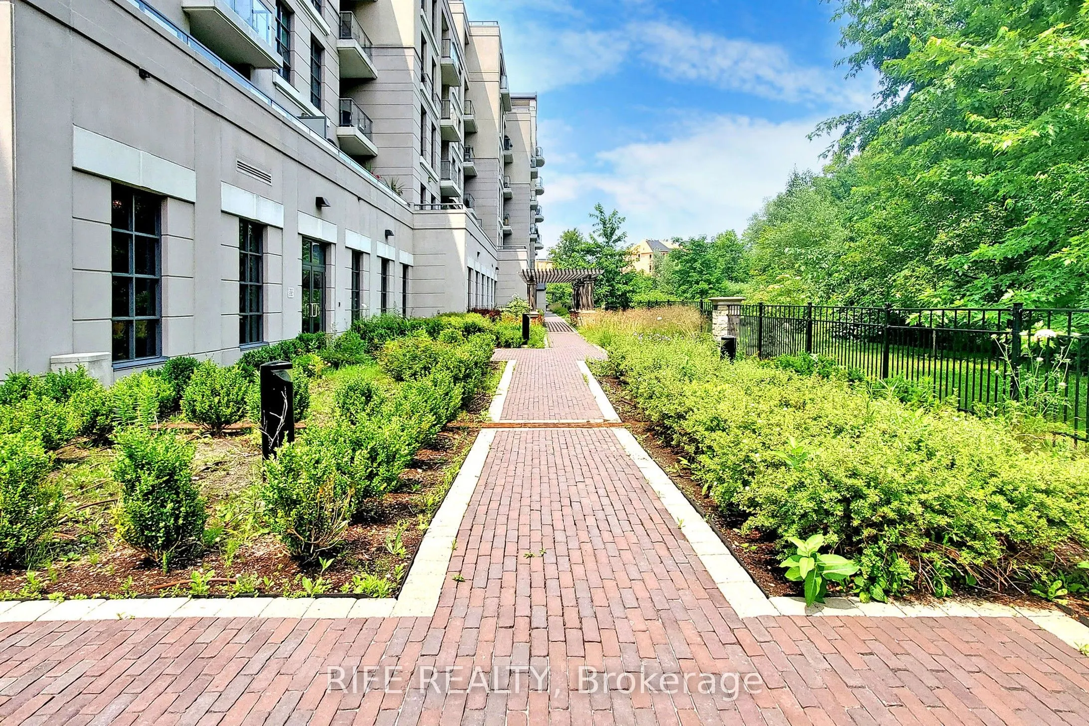 9909 Pine Valley Drive, #215