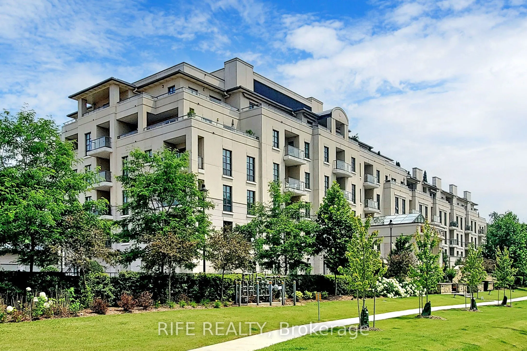 9909 Pine Valley Drive, #215