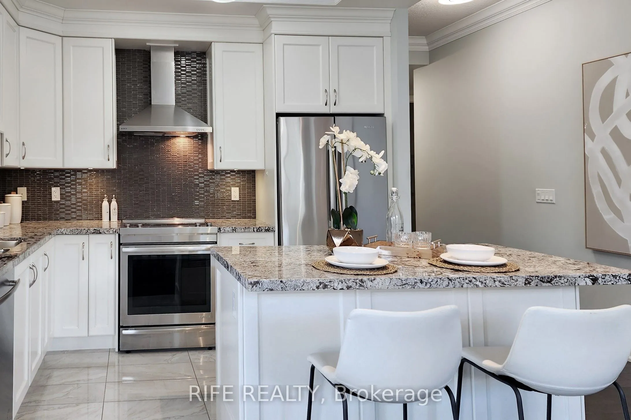 9909 Pine Valley Drive, #215