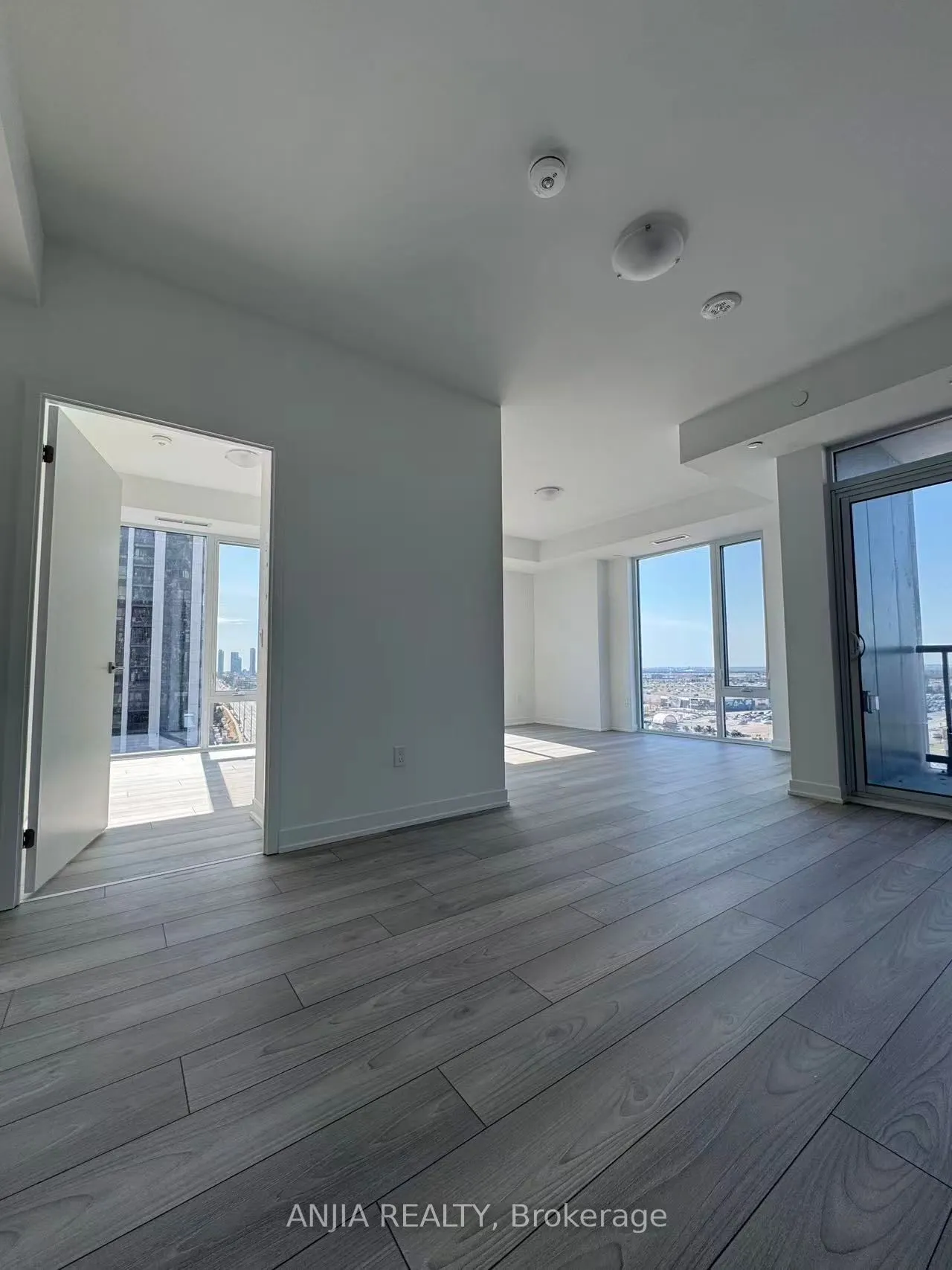 10 Abeja Street, #1020