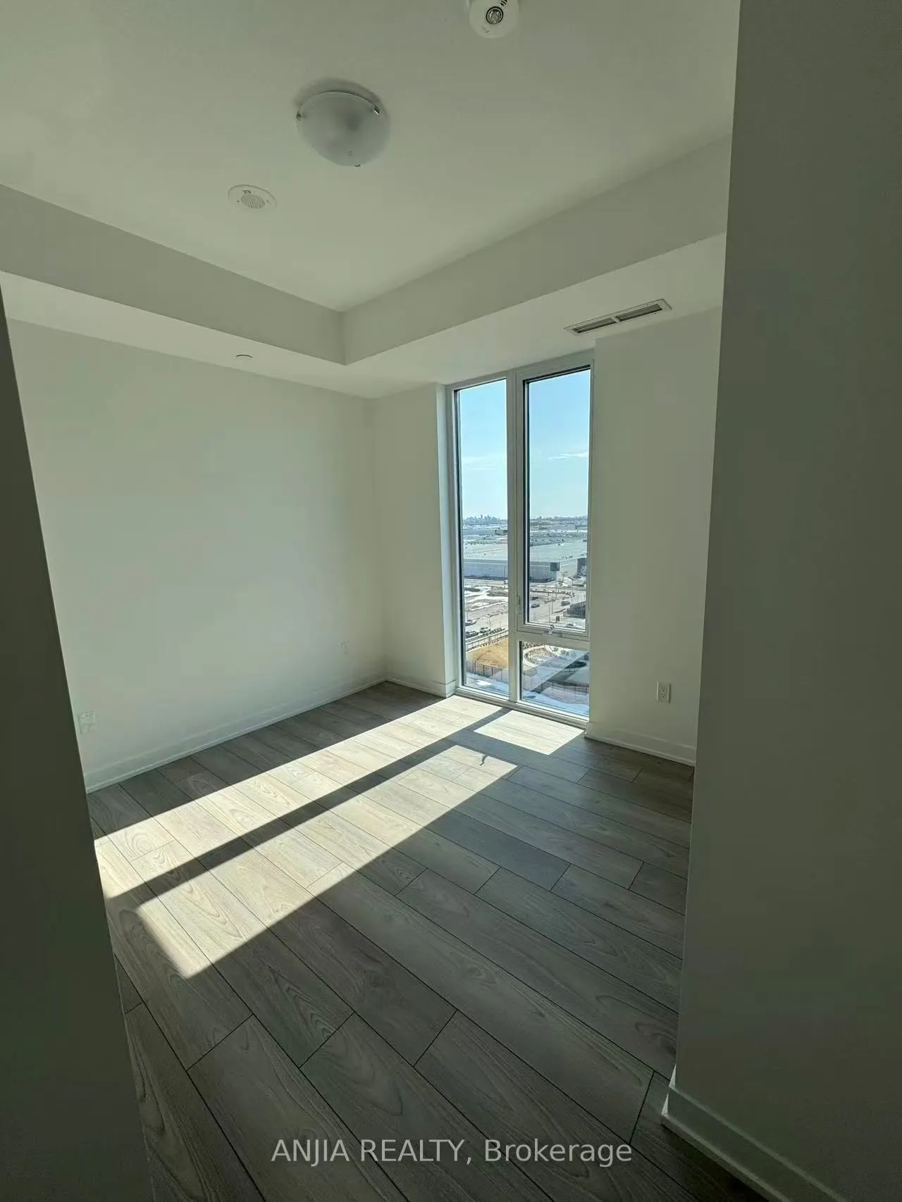 10 Abeja Street, #1020
