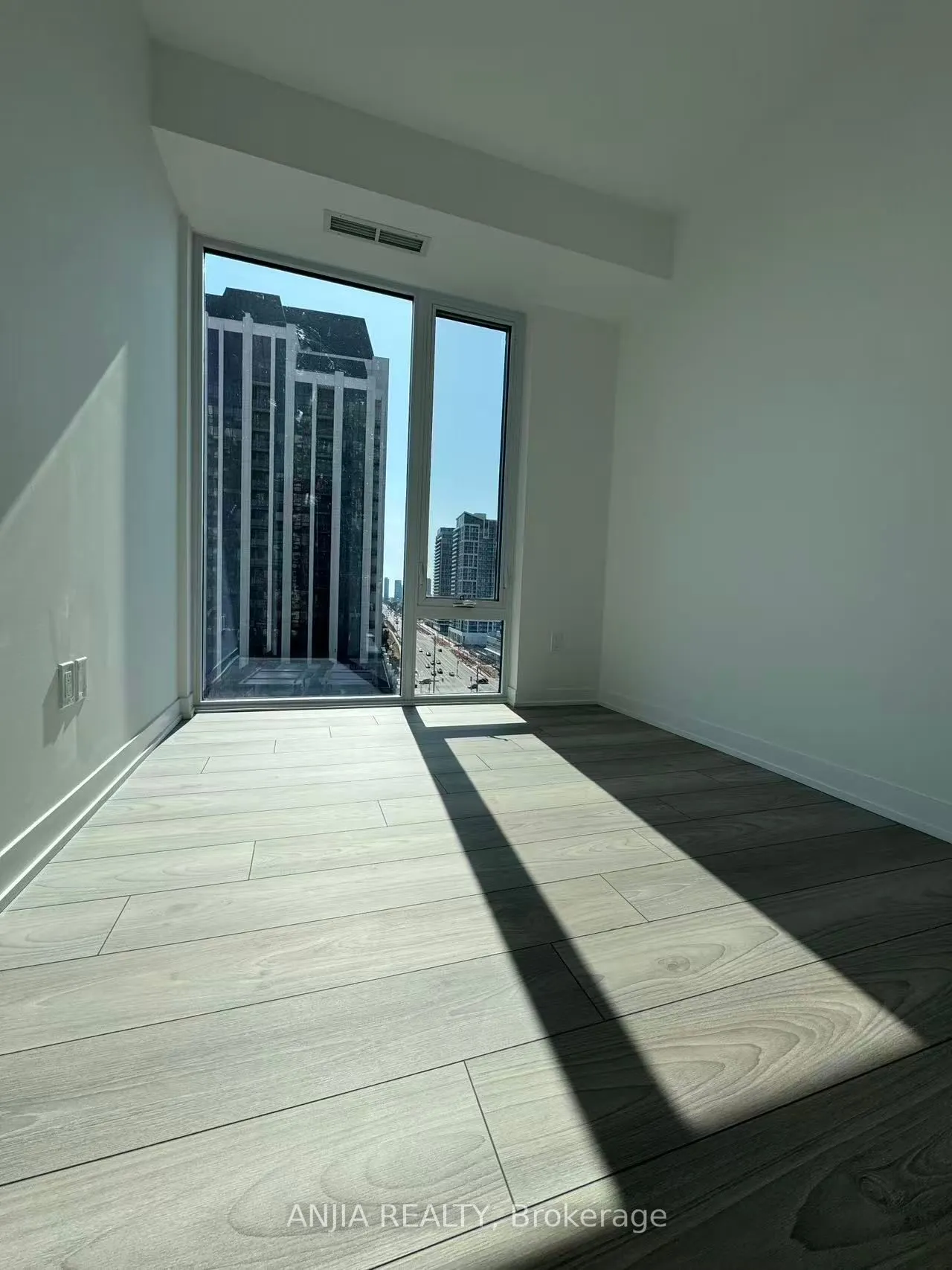 10 Abeja Street, #1020