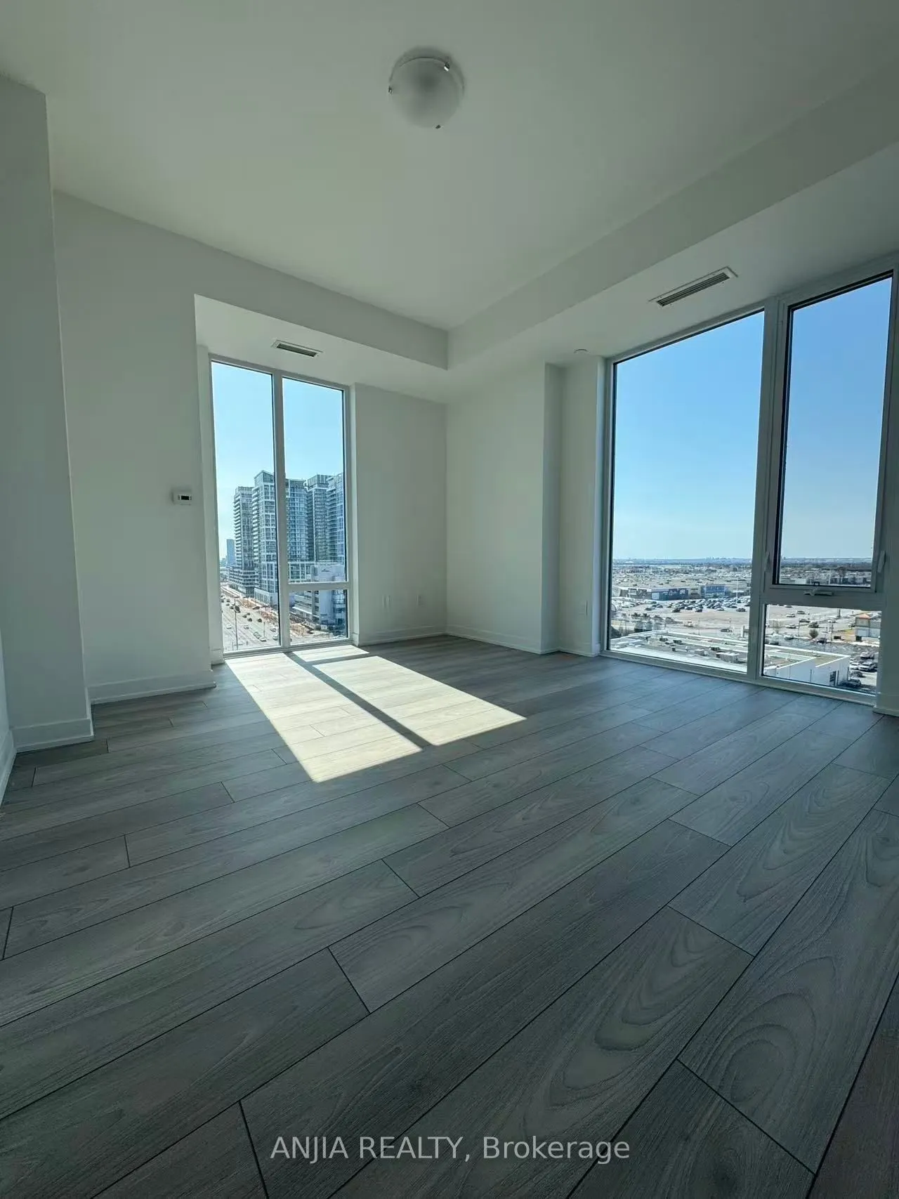 10 Abeja Street, #1020