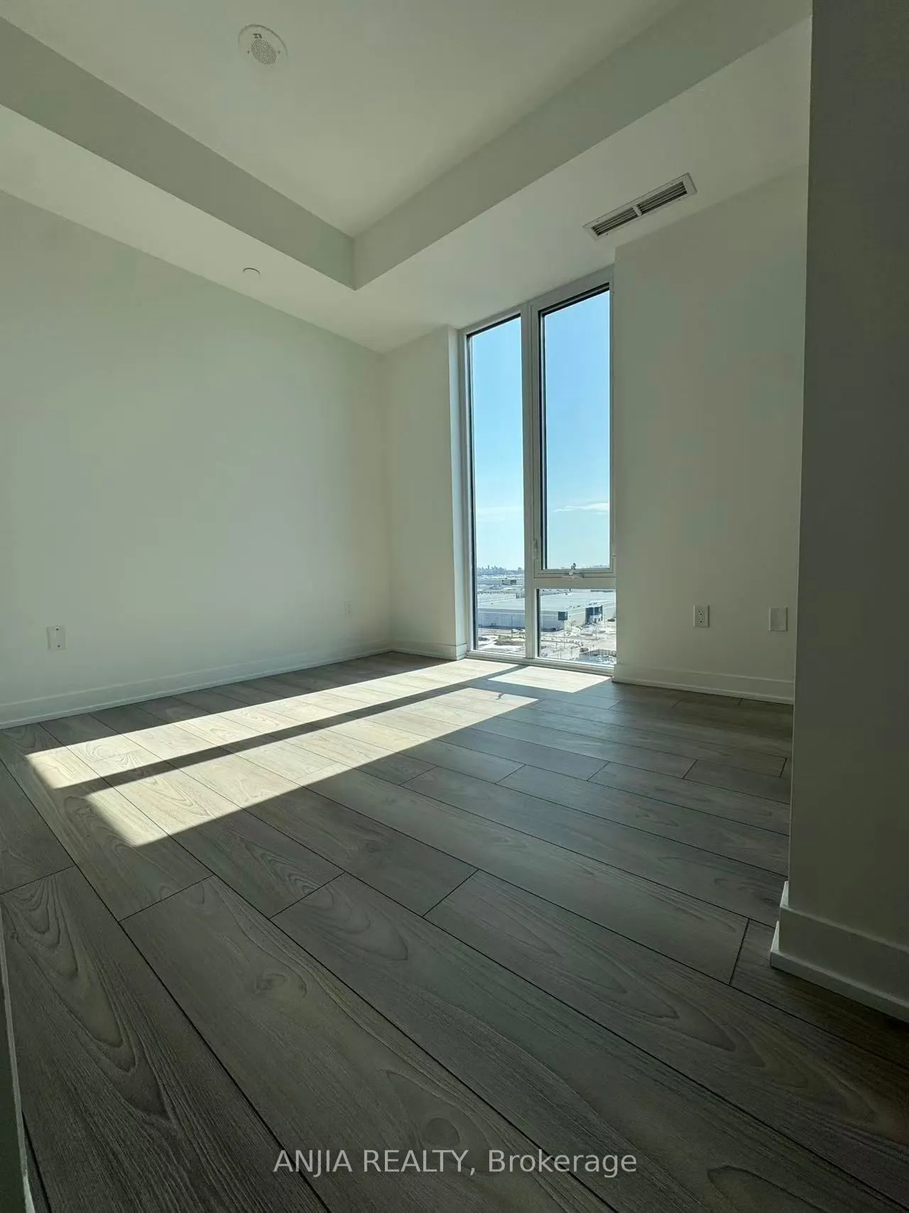 10 Abeja Street, #1020