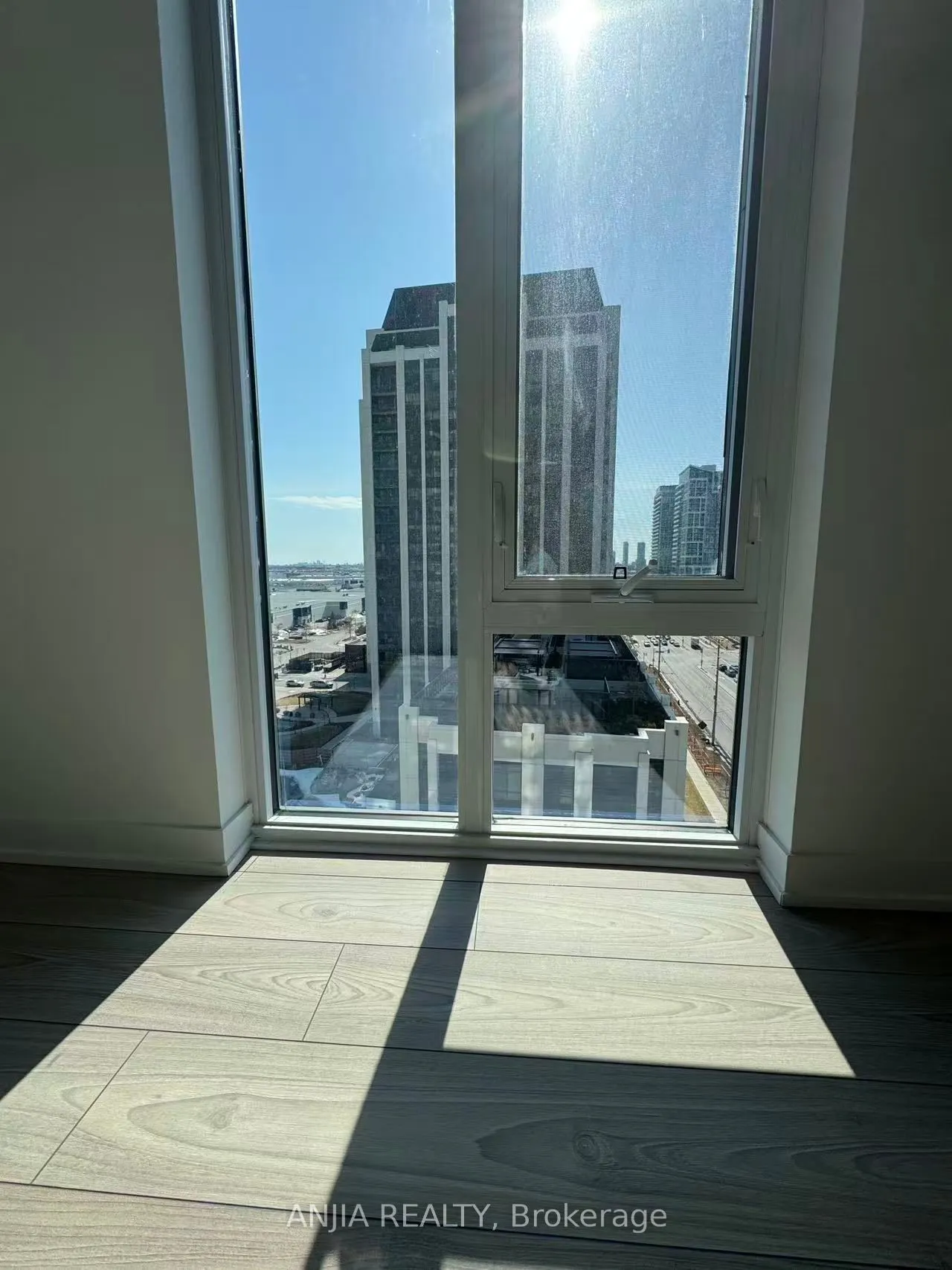 10 Abeja Street, #1020